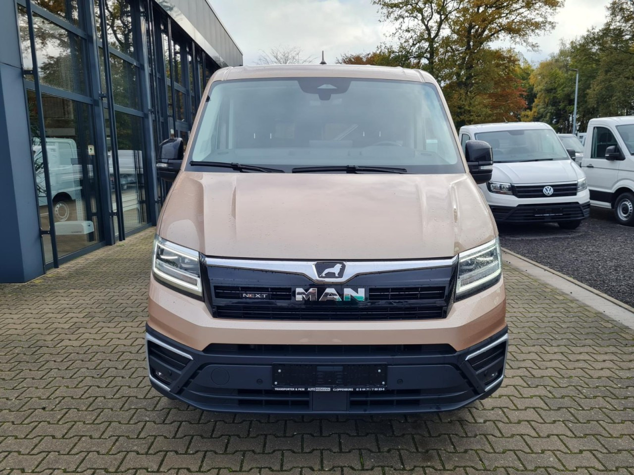 Volkswagen Crafter 35 / TGE 3.180 Kombi 9 Sitze LEDER Sonderumbau - Minibus, Passenger van: picture 2 Volkswagen Crafter 35 / TGE 3.180 Kombi 9 Sitze LEDER Sonderumbau - Minibus, Passenger van: picture 2