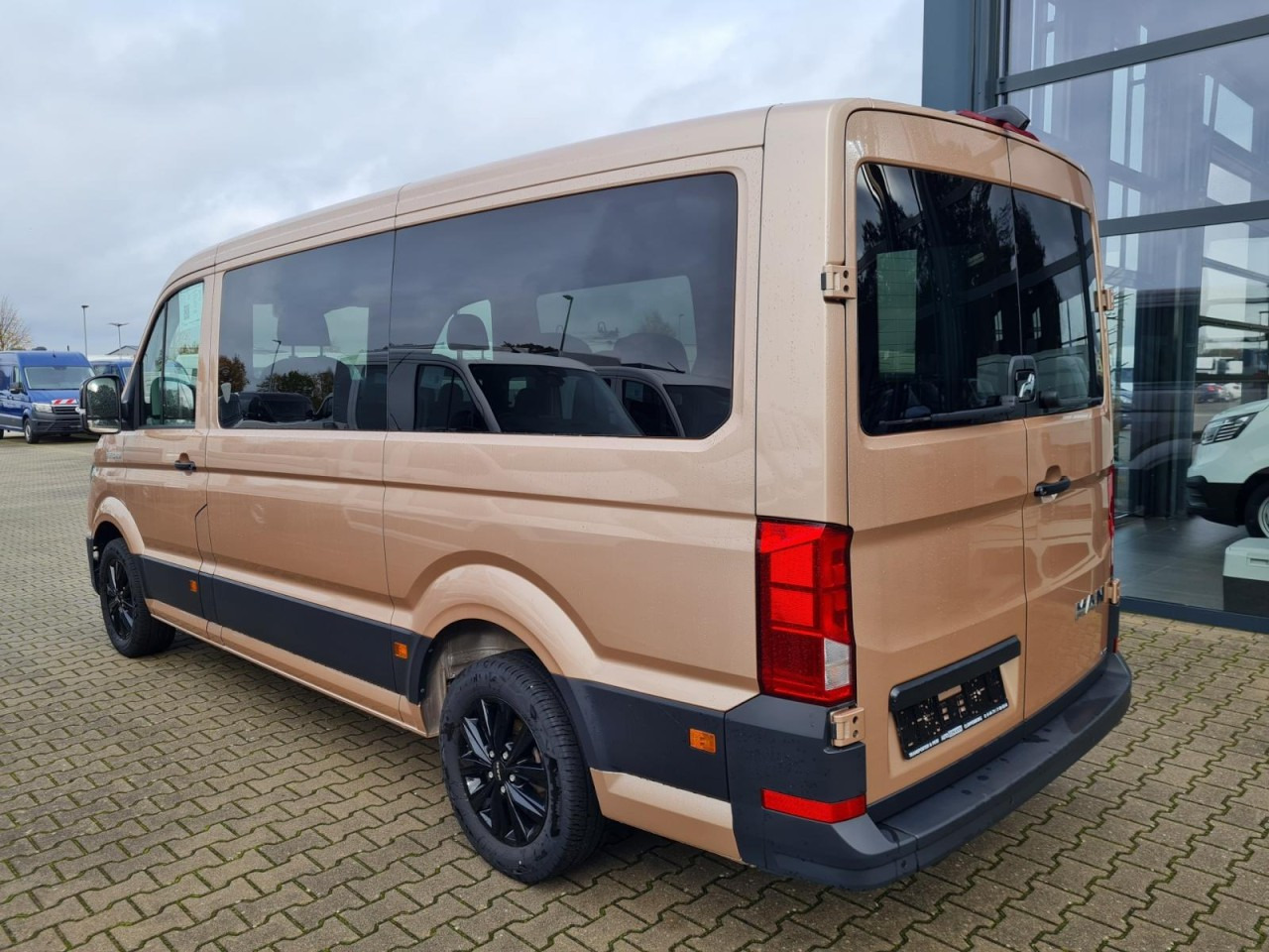 Volkswagen Crafter 35 / TGE 3.180 Kombi 9 Sitze LEDER Sonderumbau leasing Volkswagen Crafter 35 / TGE 3.180 Kombi 9 Sitze LEDER Sonderumbau: picture 6