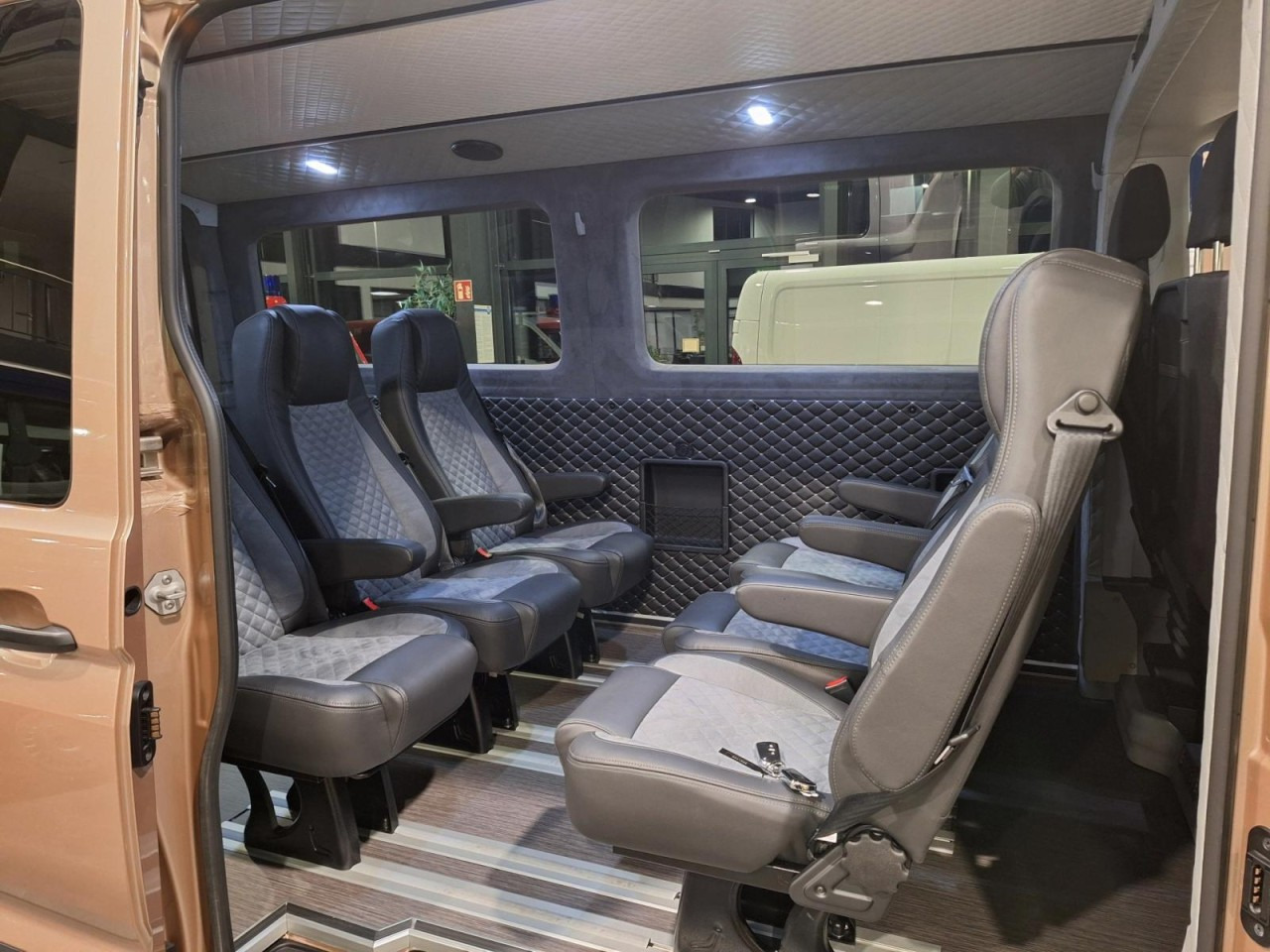 Volkswagen Crafter 35 / TGE 3.180 Kombi 9 Sitze LEDER Sonderumbau leasing Volkswagen Crafter 35 / TGE 3.180 Kombi 9 Sitze LEDER Sonderumbau: picture 15