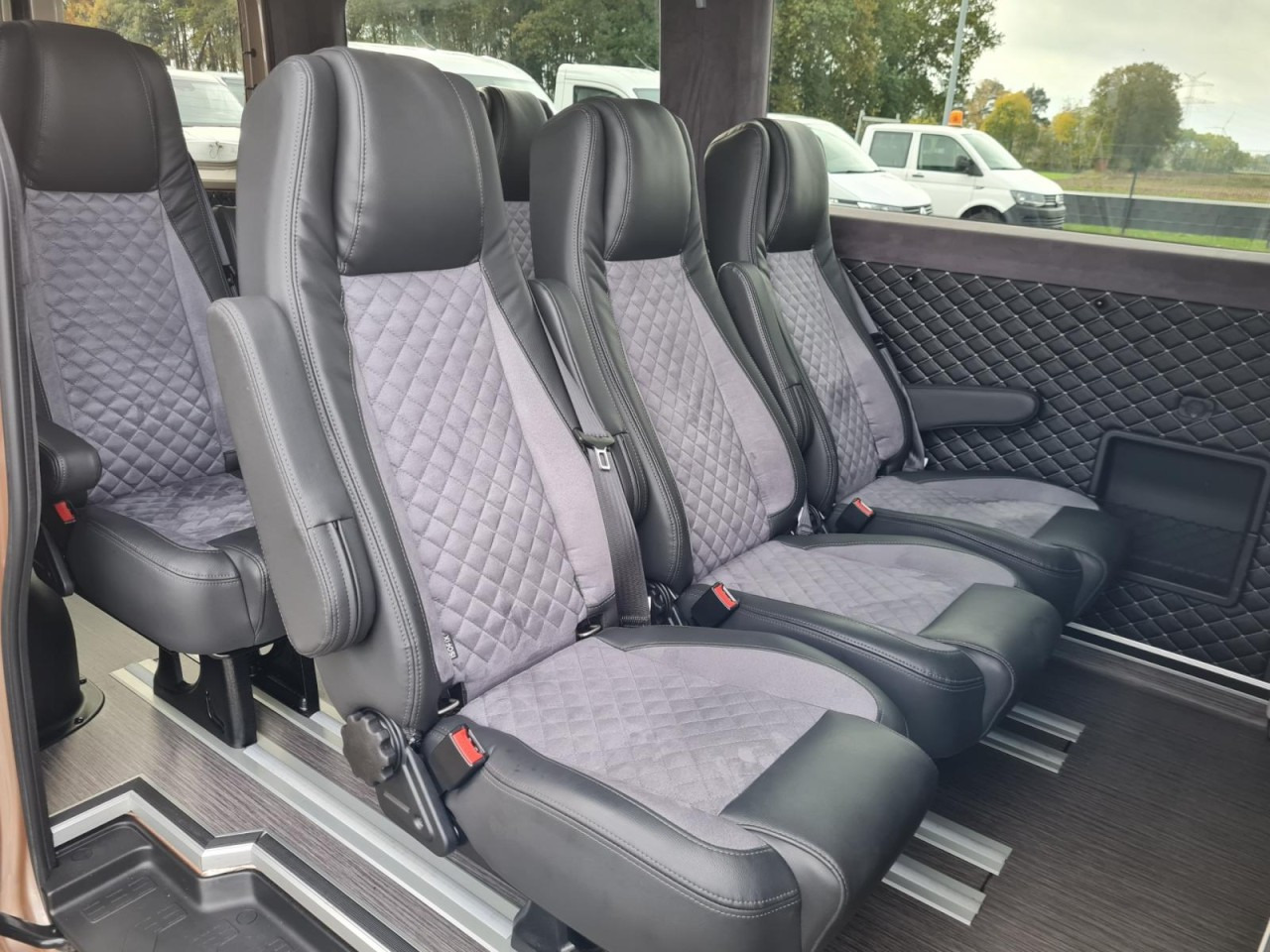Volkswagen Crafter 35 / TGE 3.180 Kombi 9 Sitze LEDER Sonderumbau leasing Volkswagen Crafter 35 / TGE 3.180 Kombi 9 Sitze LEDER Sonderumbau: picture 14