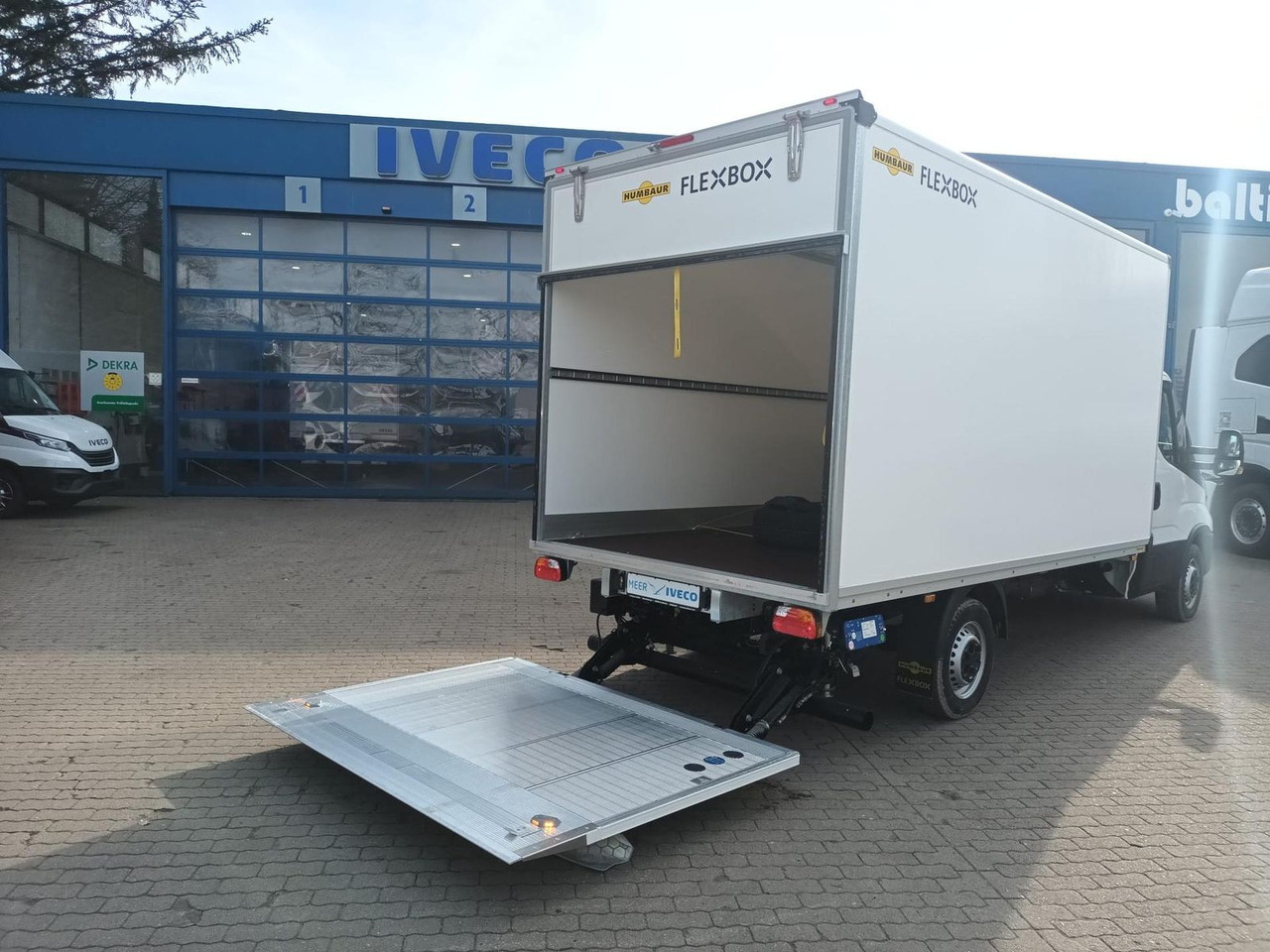 Iveco Daily 35S14HE Koffer LBW, Rückfahrkamera 2x a... - Closed box van: picture 4 Iveco Daily 35S14HE Koffer LBW, Rückfahrkamera 2x a... - Closed box van: picture 4
