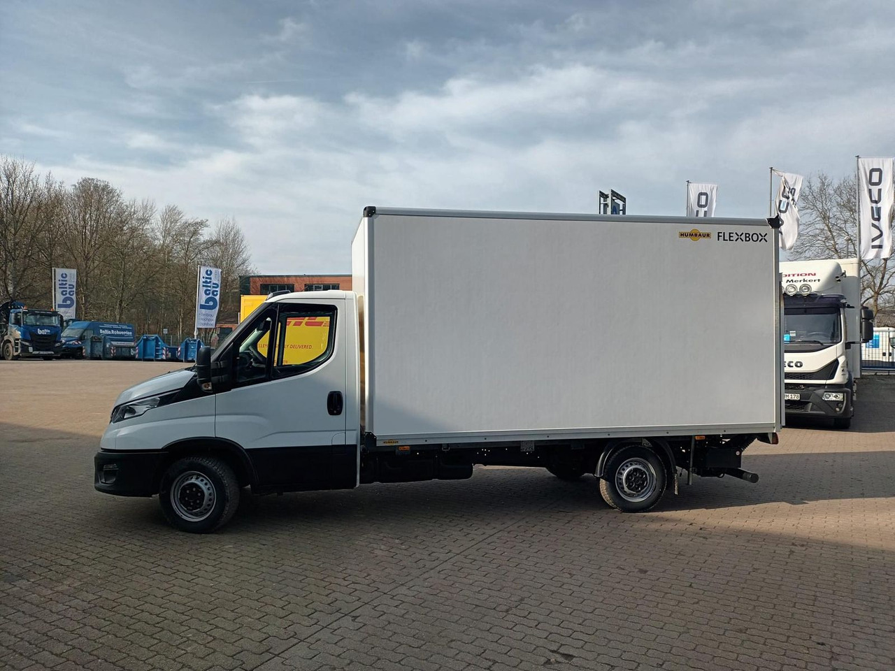Iveco Daily 35S14HE Koffer LBW, Rückfahrkamera 2x a... - Closed box van: picture 2 Iveco Daily 35S14HE Koffer LBW, Rückfahrkamera 2x a... - Closed box van: picture 2