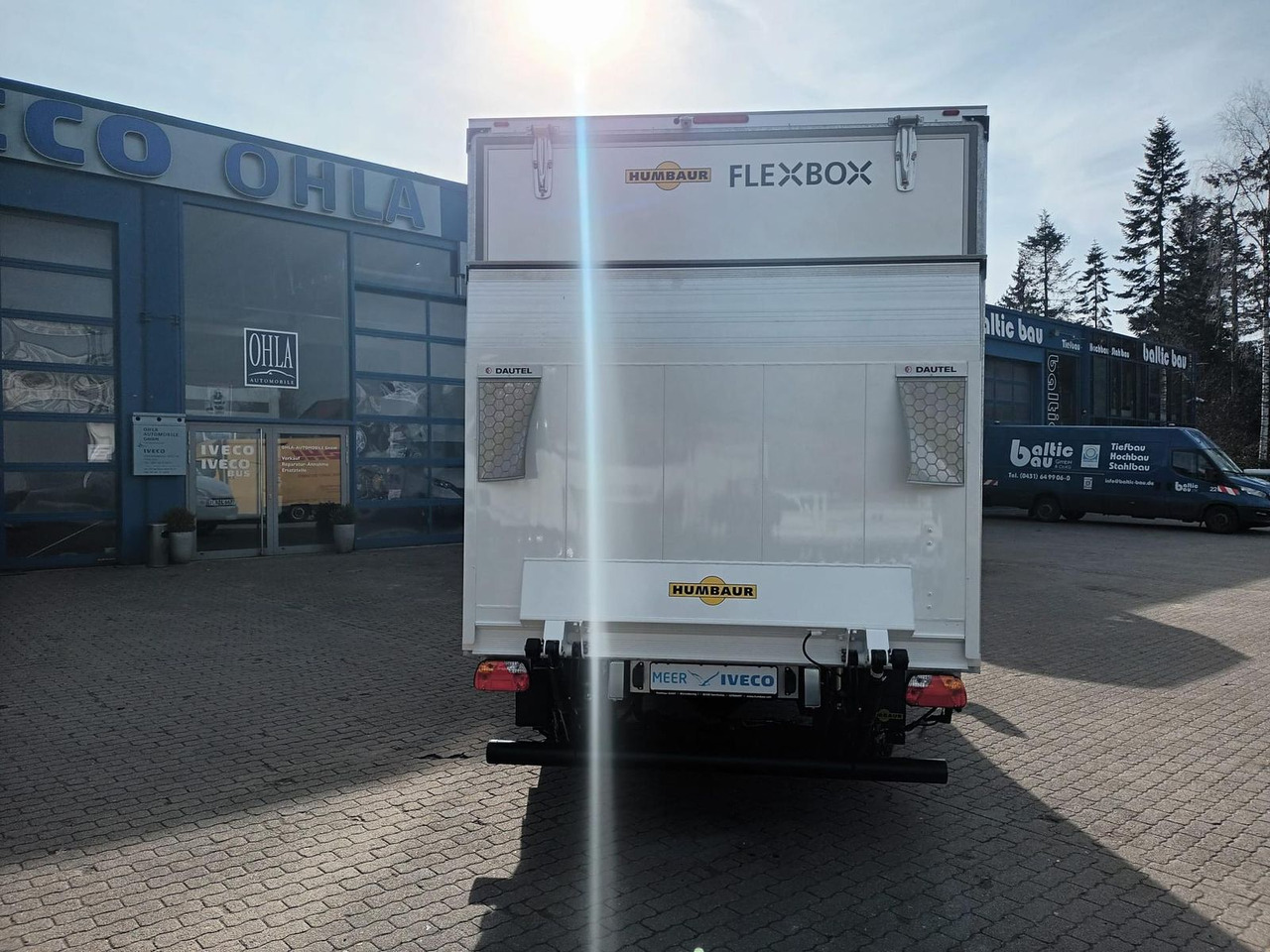 Iveco Daily 35S14HE Koffer LBW, Rückfahrkamera 2x a... - Closed box van: picture 3 Iveco Daily 35S14HE Koffer LBW, Rückfahrkamera 2x a... - Closed box van: picture 3