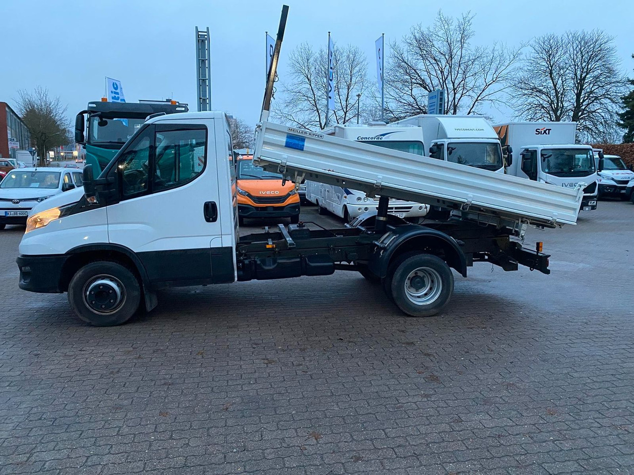 Iveco Daily 70C18H Meiler Dreiseitenkipper*AHK*RADI... - Tipper van: picture 2 Iveco Daily 70C18H Meiler Dreiseitenkipper*AHK*RADI... - Tipper van: picture 2