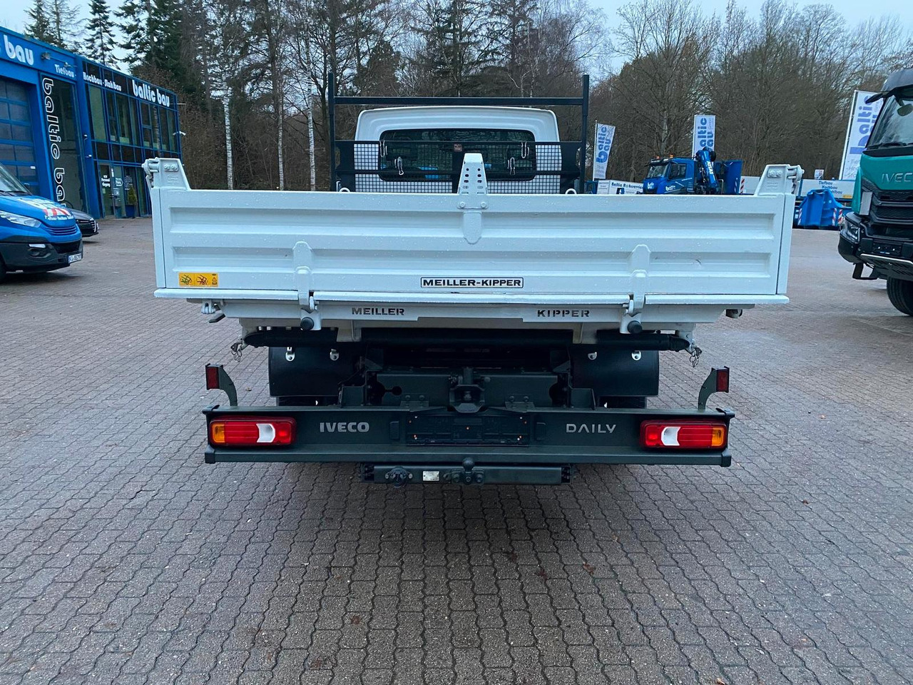 Iveco Daily 70C18H Meiler Dreiseitenkipper*AHK*RADIO* - Tipper van: picture 4 Iveco Daily 70C18H Meiler Dreiseitenkipper*AHK*RADIO* - Tipper van: picture 4