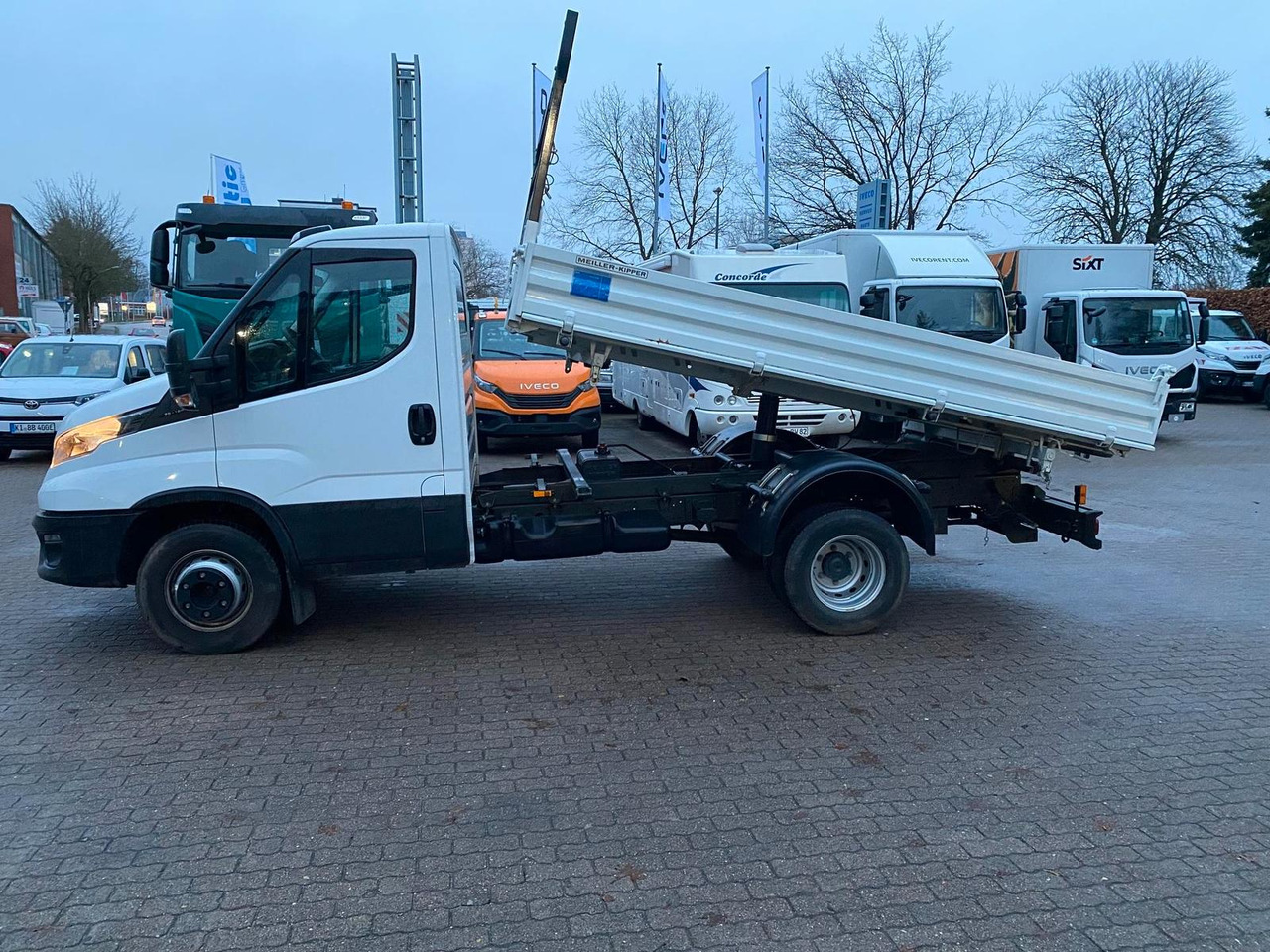 Iveco Daily 70C18H Meiler Dreiseitenkipper*AHK*RADIO* - Tipper van: picture 2 Iveco Daily 70C18H Meiler Dreiseitenkipper*AHK*RADIO* - Tipper van: picture 2