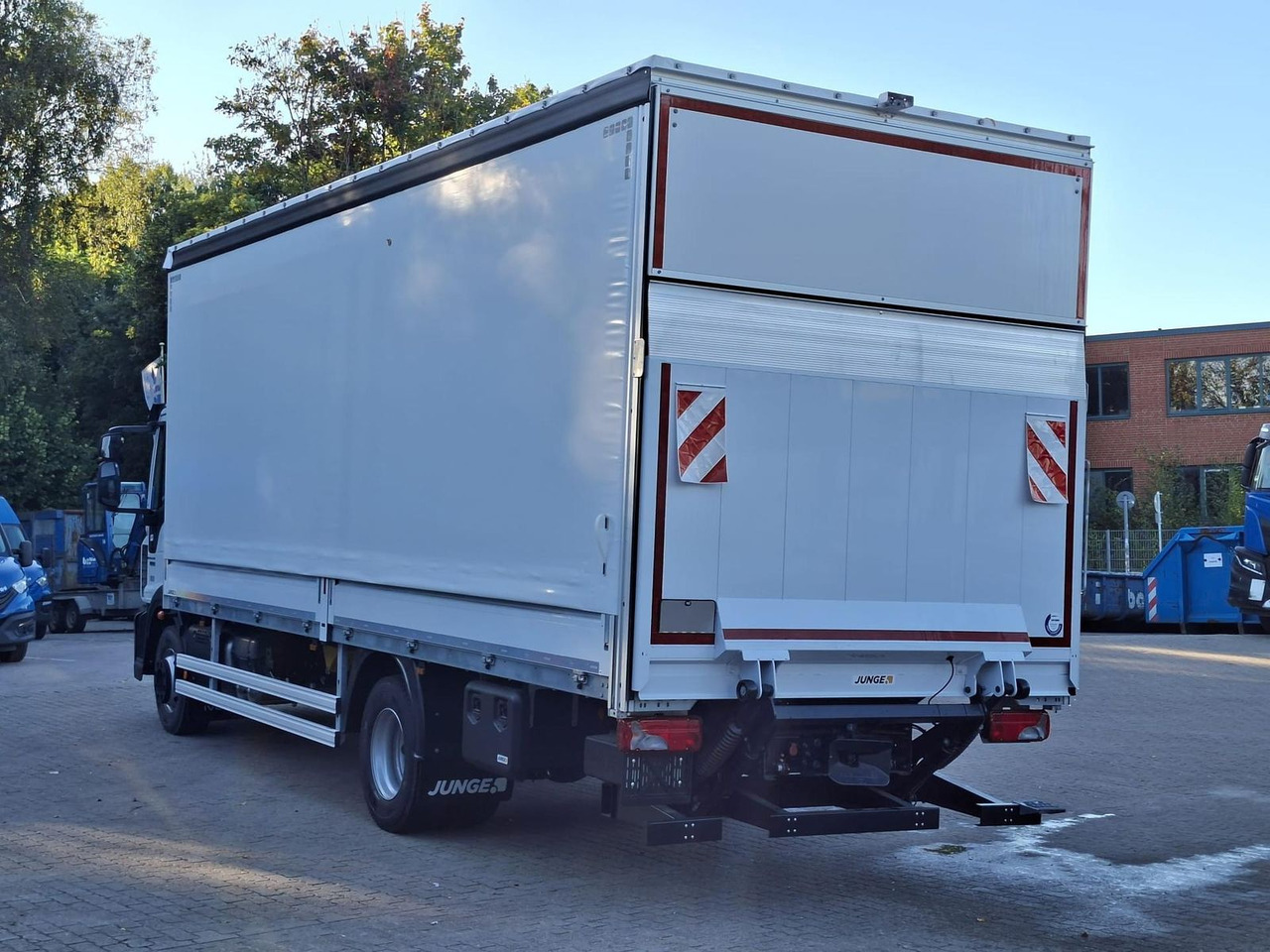 Iveco ML120E25/P JUNGE KOFFER LBW 1,5t AHK 185 kW (... - Closed box van: picture 4 Iveco ML120E25/P JUNGE KOFFER LBW 1,5t AHK 185 kW (... - Closed box van: picture 4