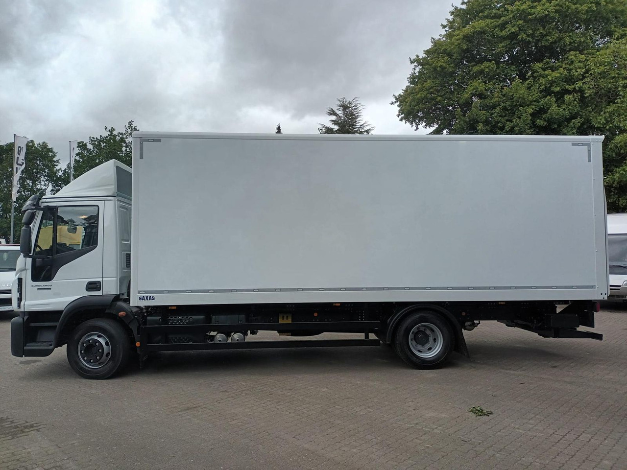 Iveco ML120E25/P mit SAXAS LBW 185 kW (252 PS), Aut... - Closed box van: picture 2 Iveco ML120E25/P mit SAXAS LBW 185 kW (252 PS), Aut... - Closed box van: picture 2