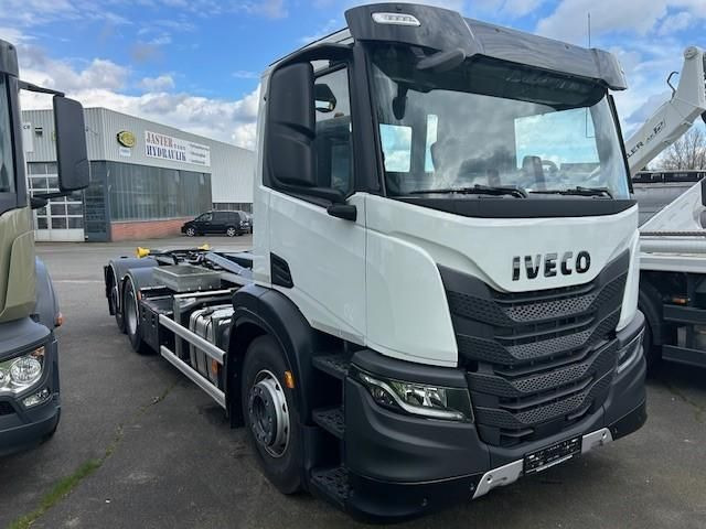 Iveco X-WAY AD280X46Y/PS ON Palfinger PH T20 SLD5 3... - Hook lift truck: picture 1 Iveco X-WAY AD280X46Y/PS ON Palfinger PH T20 SLD5 3... - Hook lift truck: picture 1