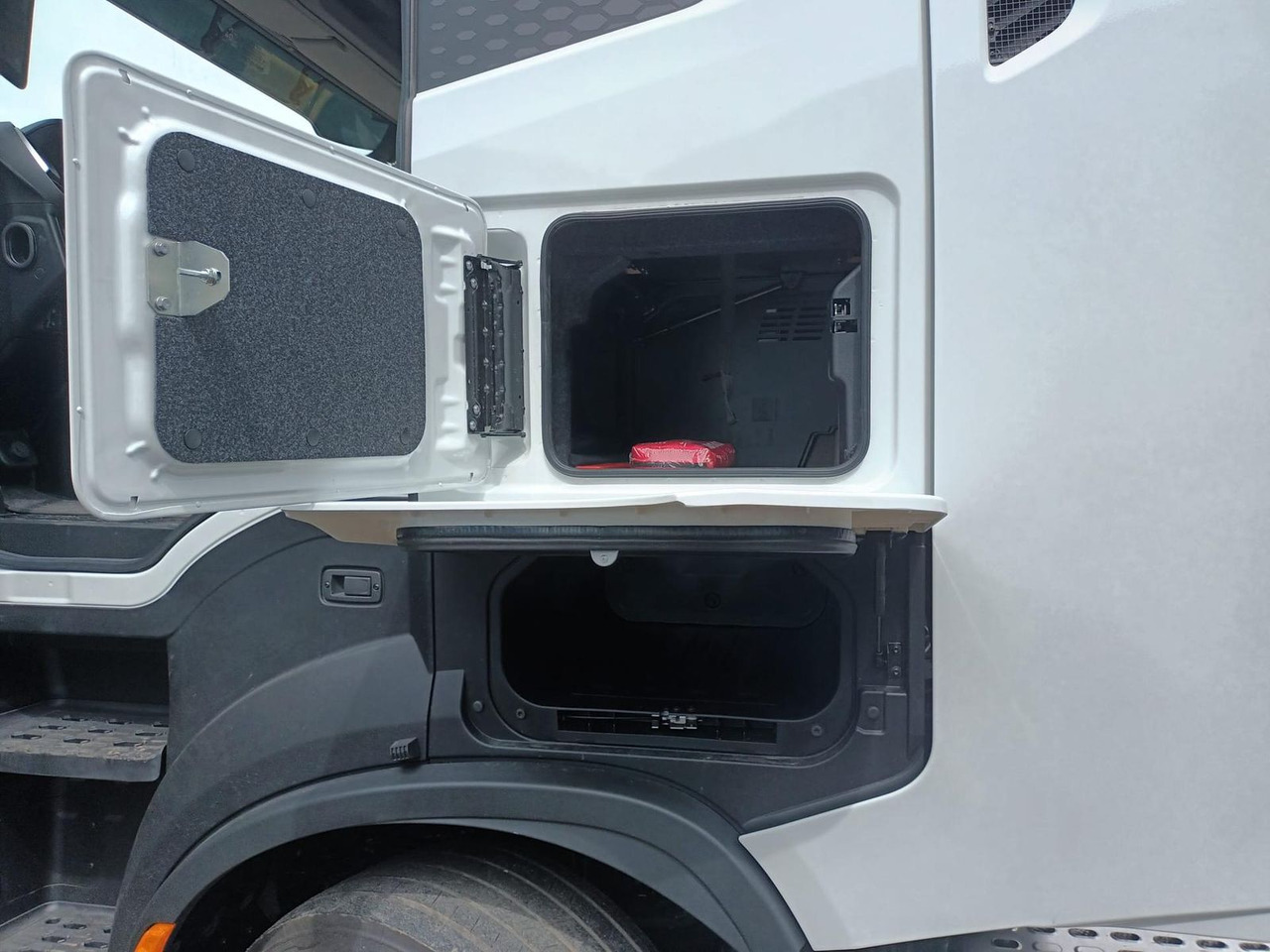 Tractor unit Iveco S-Way AS440S50T/FP SZM MIRROR: picture 6