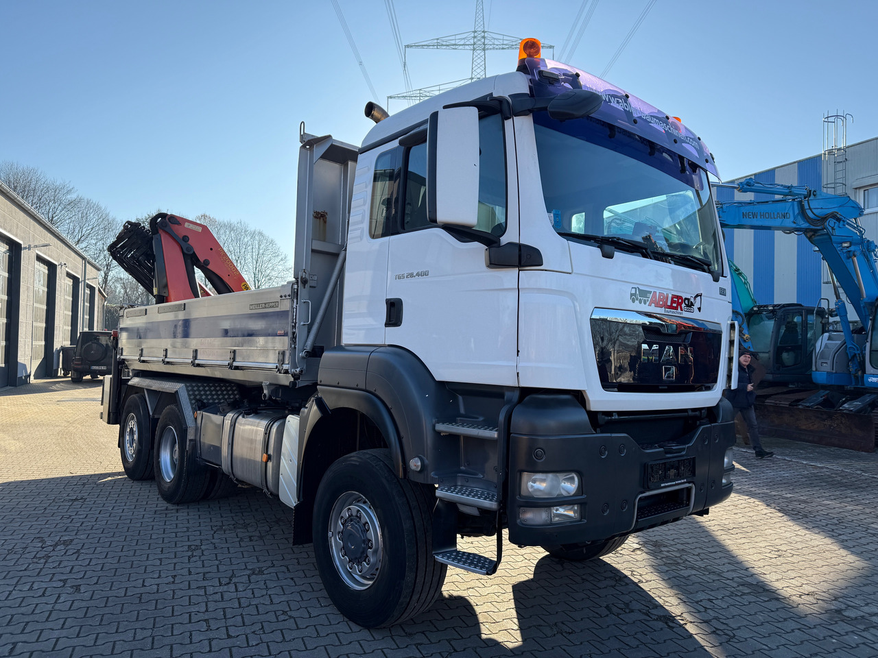 MAN TGS 28.400 Kipper Kran Palfinger PK 20002 Funk - Tipper, Crane truck: picture 5 MAN TGS 28.400 Kipper Kran Palfinger PK 20002 Funk - Tipper, Crane truck: picture 5