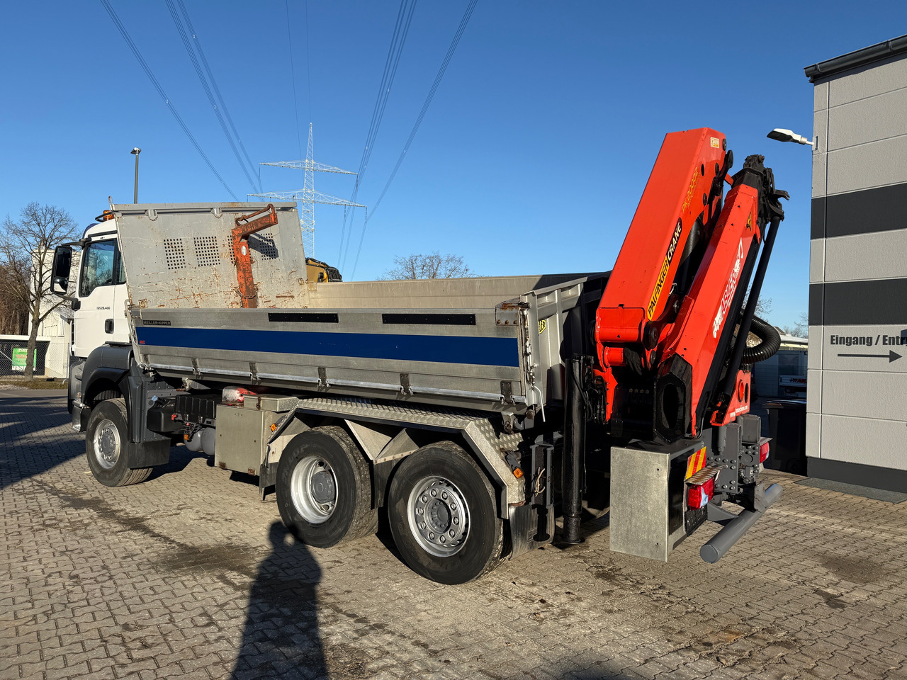 MAN TGS 28.400 Kipper Kran Palfinger PK 20002 Funk - Tipper, Crane truck: picture 3 MAN TGS 28.400 Kipper Kran Palfinger PK 20002 Funk - Tipper, Crane truck: picture 3