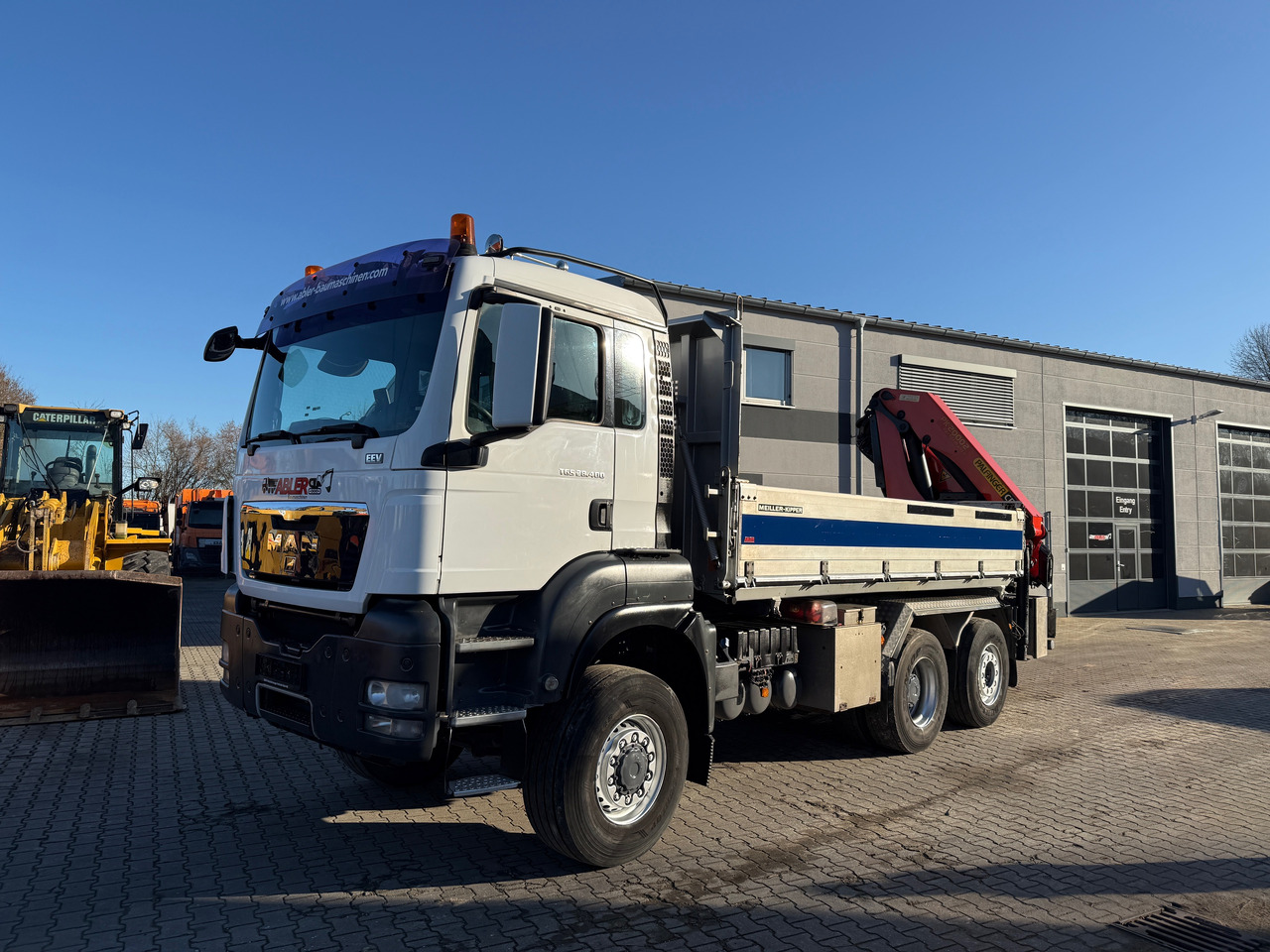 MAN TGS 28.400 Kipper Kran Palfinger PK 20002 Funk - Tipper, Crane truck: picture 4 MAN TGS 28.400 Kipper Kran Palfinger PK 20002 Funk - Tipper, Crane truck: picture 4