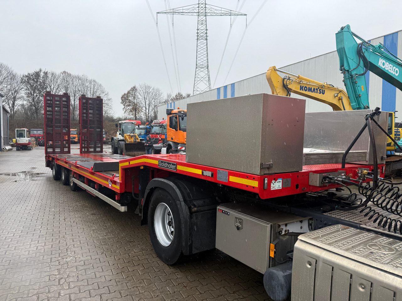 Mercedes-Benz 1845 Actros SZM mit Goldhofer Tieflader Auflieger - Tractor unit, Low loader semi-trailer: picture 4 Mercedes-Benz 1845 Actros SZM mit Goldhofer Tieflader Auflieger - Tractor unit, Low loader semi-trailer: picture 4