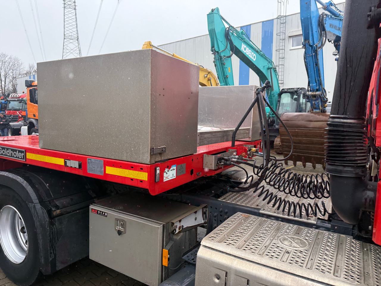 Mercedes-Benz 1845 Actros SZM mit Goldhofer Tieflader Auflieger - Tractor unit, Low loader semi-trailer: picture 5 Mercedes-Benz 1845 Actros SZM mit Goldhofer Tieflader Auflieger - Tractor unit, Low loader semi-trailer: picture 5