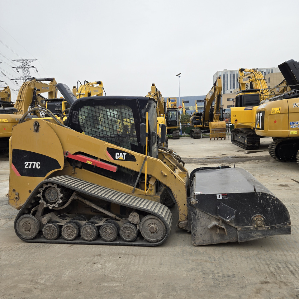 CATERPILLAR 277C - Skid steer loader: picture 2 CATERPILLAR 277C - Skid steer loader: picture 2