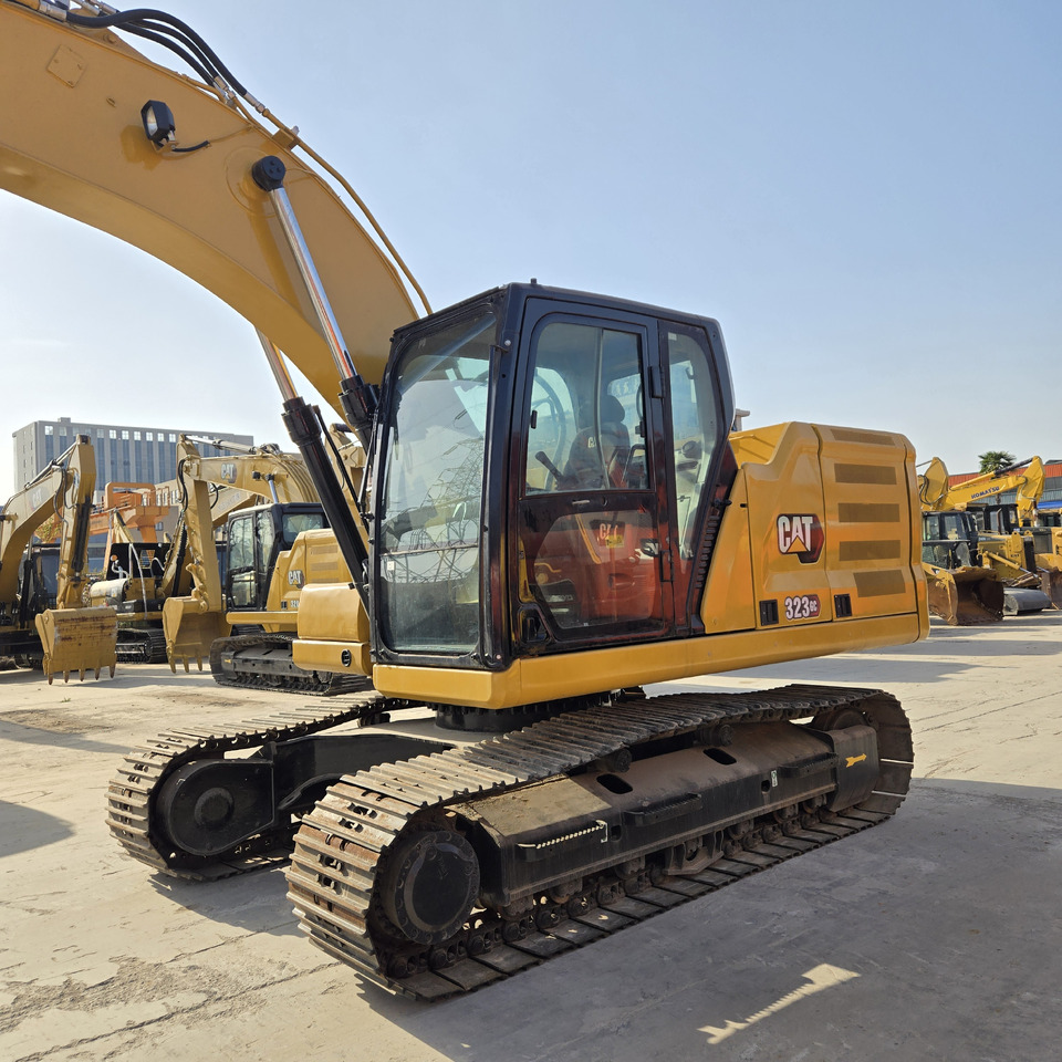 Crawler excavator Caterpillar 323GC: picture 8
