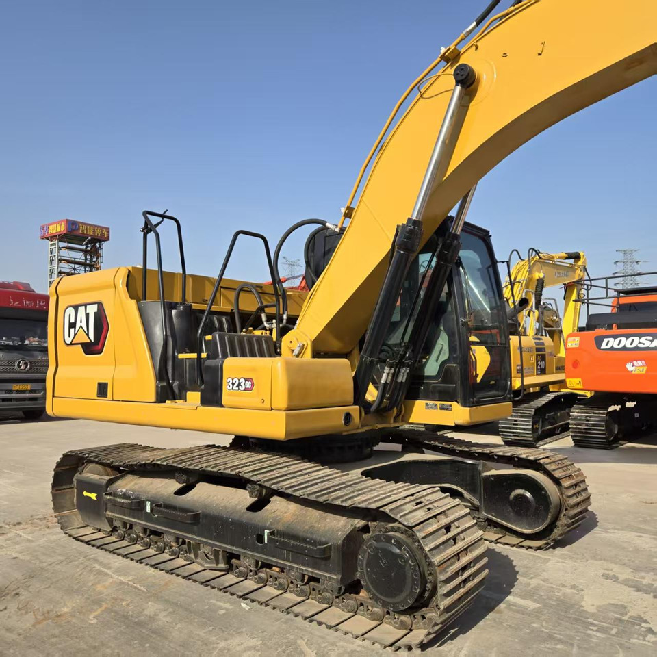 Crawler excavator Caterpillar 323GC: picture 10