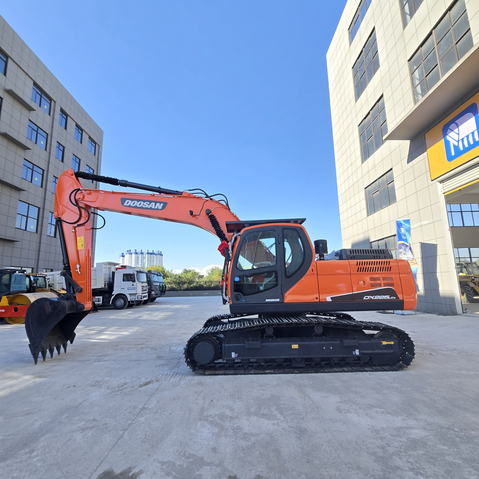 DOOSAN DX225 - Excavator: picture 1 DOOSAN DX225 - Excavator: picture 1