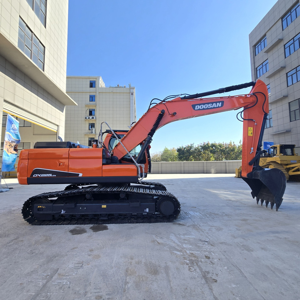 DOOSAN DX225 - Excavator: picture 2 DOOSAN DX225 - Excavator: picture 2