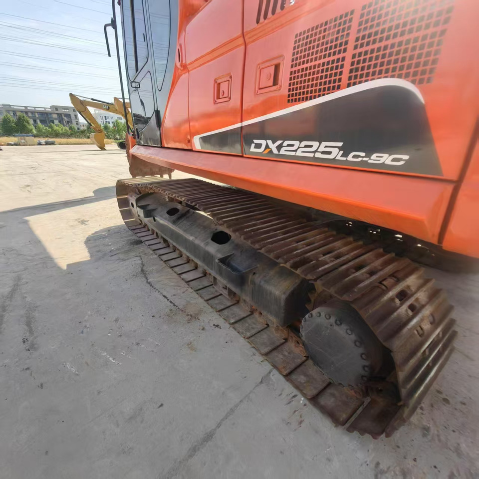Excavator DOOSAN DX225LCA: picture 11