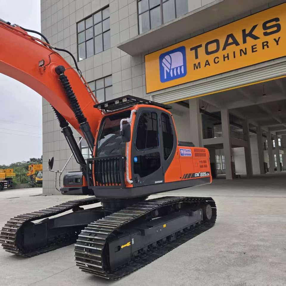 Doosan DX225 - Excavator: picture 3 Doosan DX225 - Excavator: picture 3
