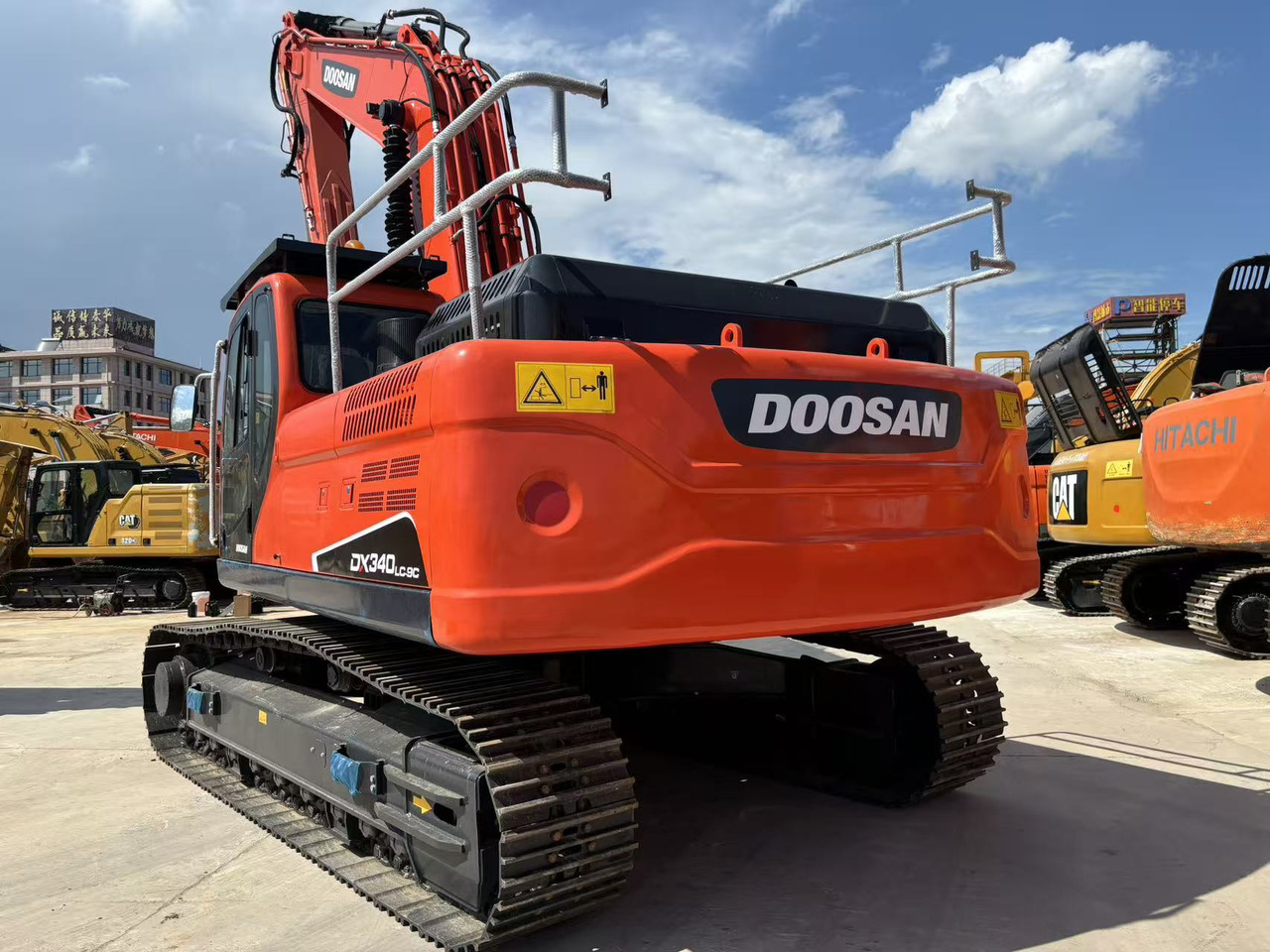 Doosan DX340 - Excavator: picture 3 Doosan DX340 - Excavator: picture 3