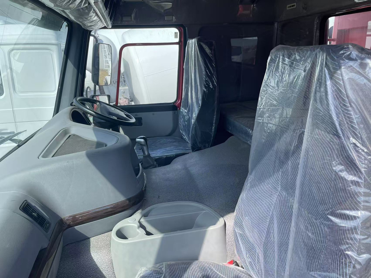 Sinotruk HOWO 371 8*4 Dump truck - Tipper: picture 5 Sinotruk HOWO 371 8*4 Dump truck - Tipper: picture 5