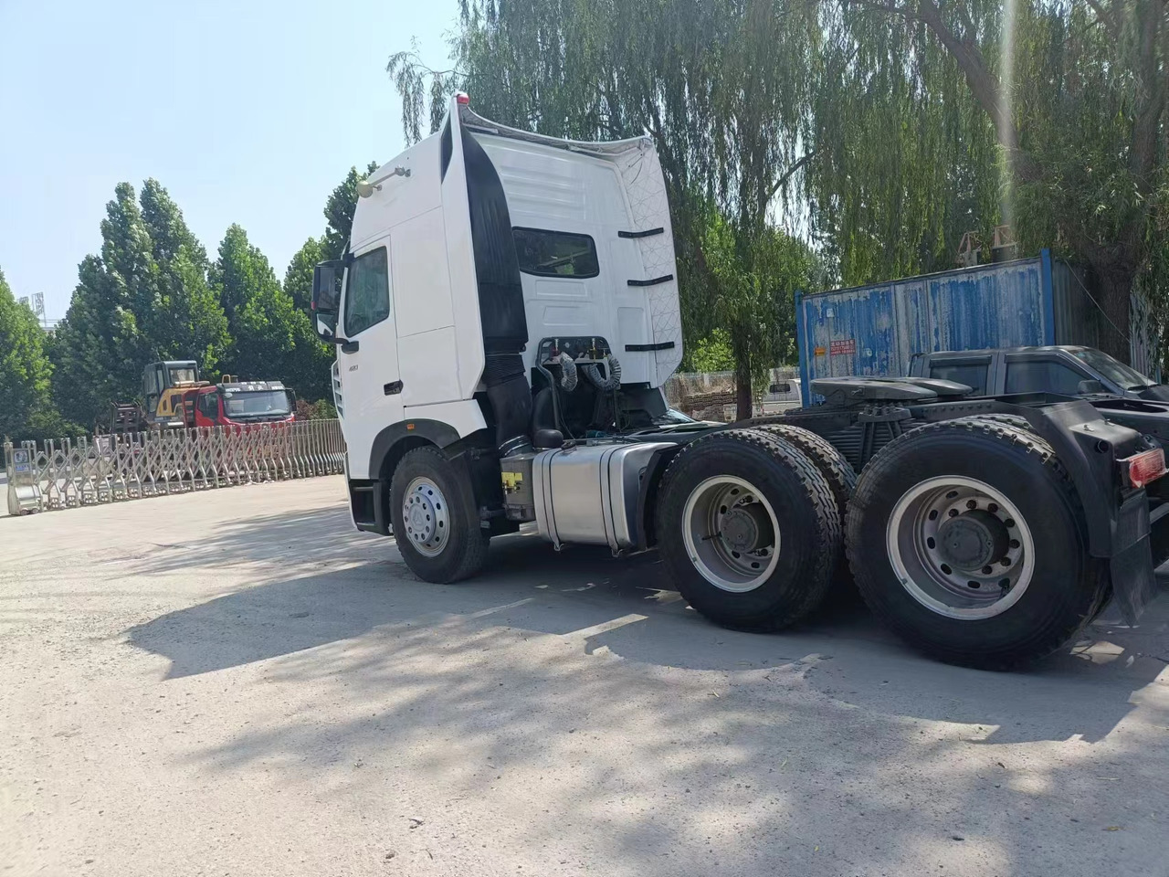 Mini dumper Sinotruk HOWO A7 tractor: picture 6