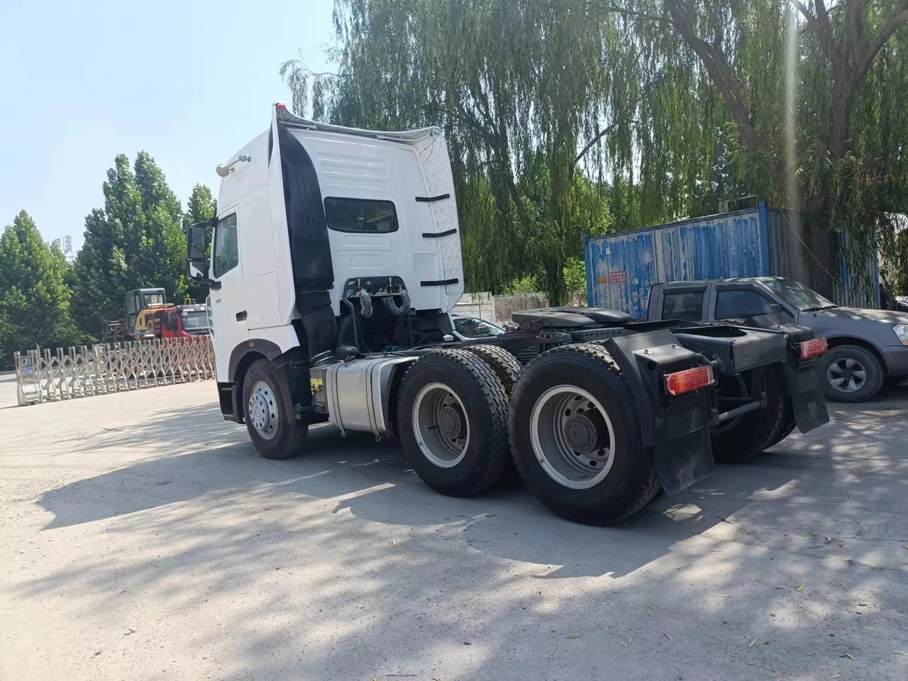 Mini dumper Sinotruk HOWO A7 tractor: picture 7