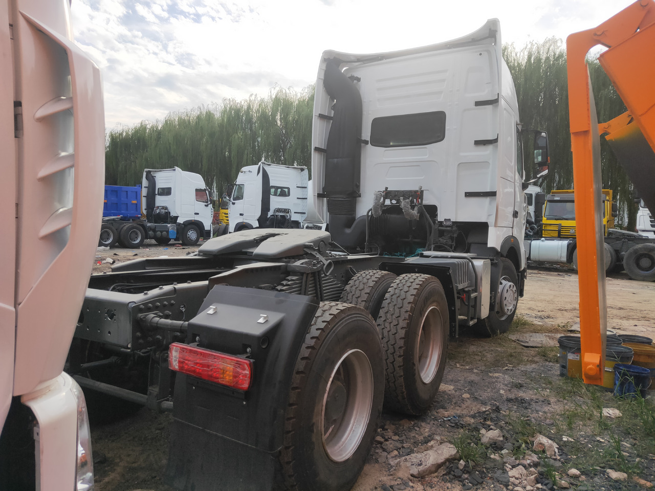 Tractor unit Sinotruk HOWO A7 6*4 Tractor: picture 11