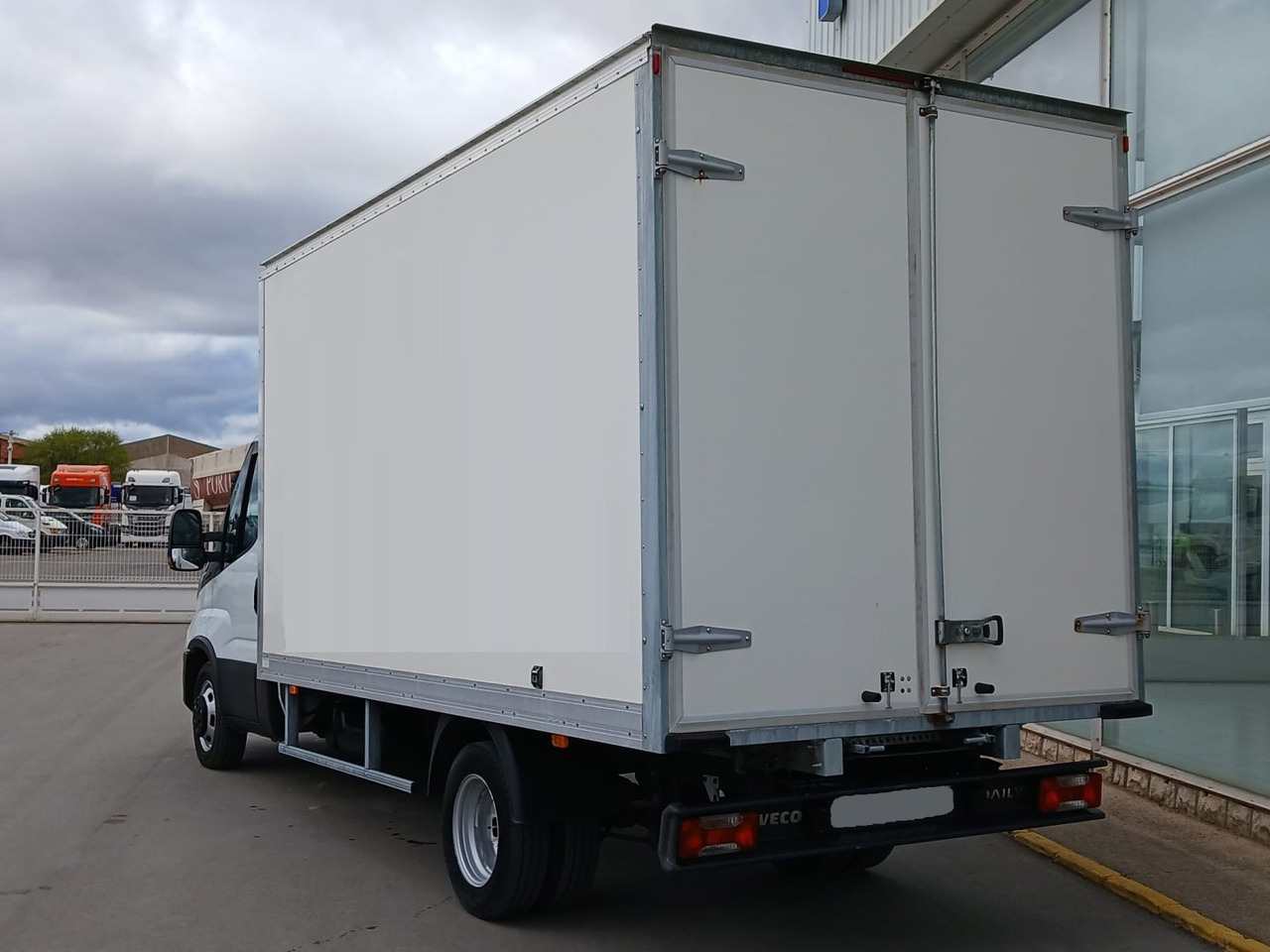 Caja cerrada IVECO 35C16 3.0 20m3 - Closed box van: picture 4 Caja cerrada IVECO 35C16 3.0 20m3 - Closed box van: picture 4