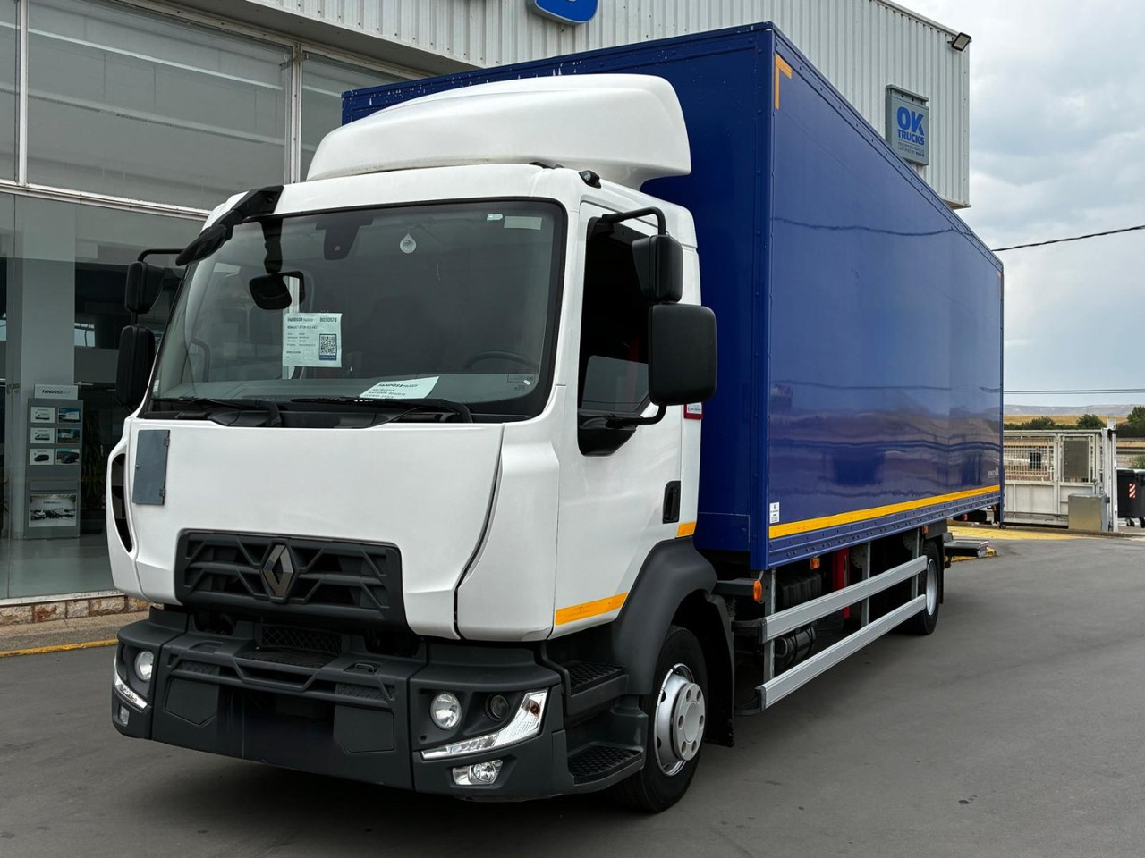 Caja cerrada Renault D120-210 - Box truck: picture 1 Caja cerrada Renault D120-210 - Box truck: picture 1
