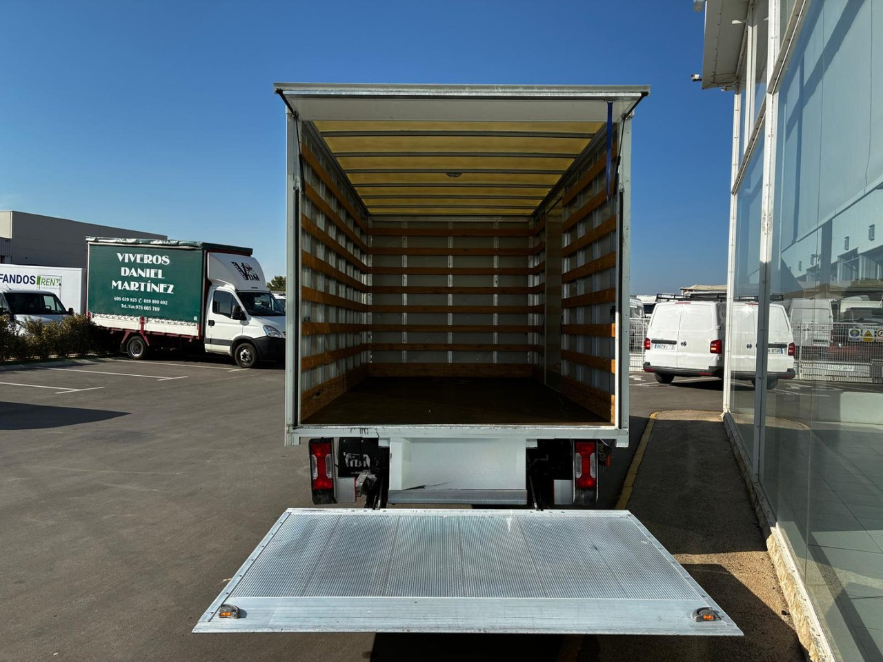 Caja cerrada con plataforma elevadora IVECO 35C14 20m3 - Closed box van: picture 5 Caja cerrada con plataforma elevadora IVECO 35C14 20m3 - Closed box van: picture 5