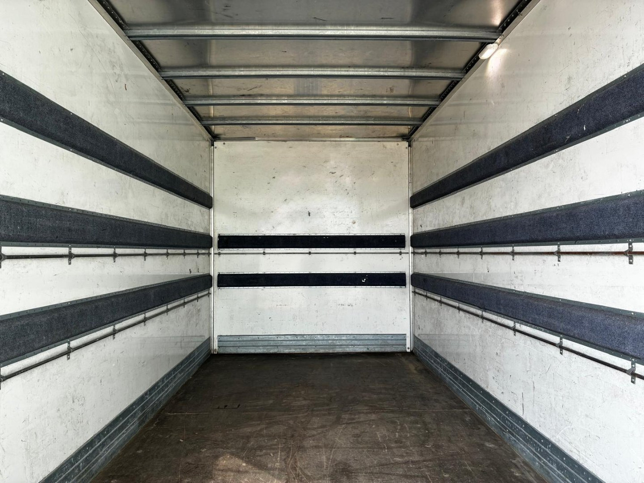 Closed box van Caja cerrada con plataforma elevadora IVECO 35C16  20m3 Automática: picture 6