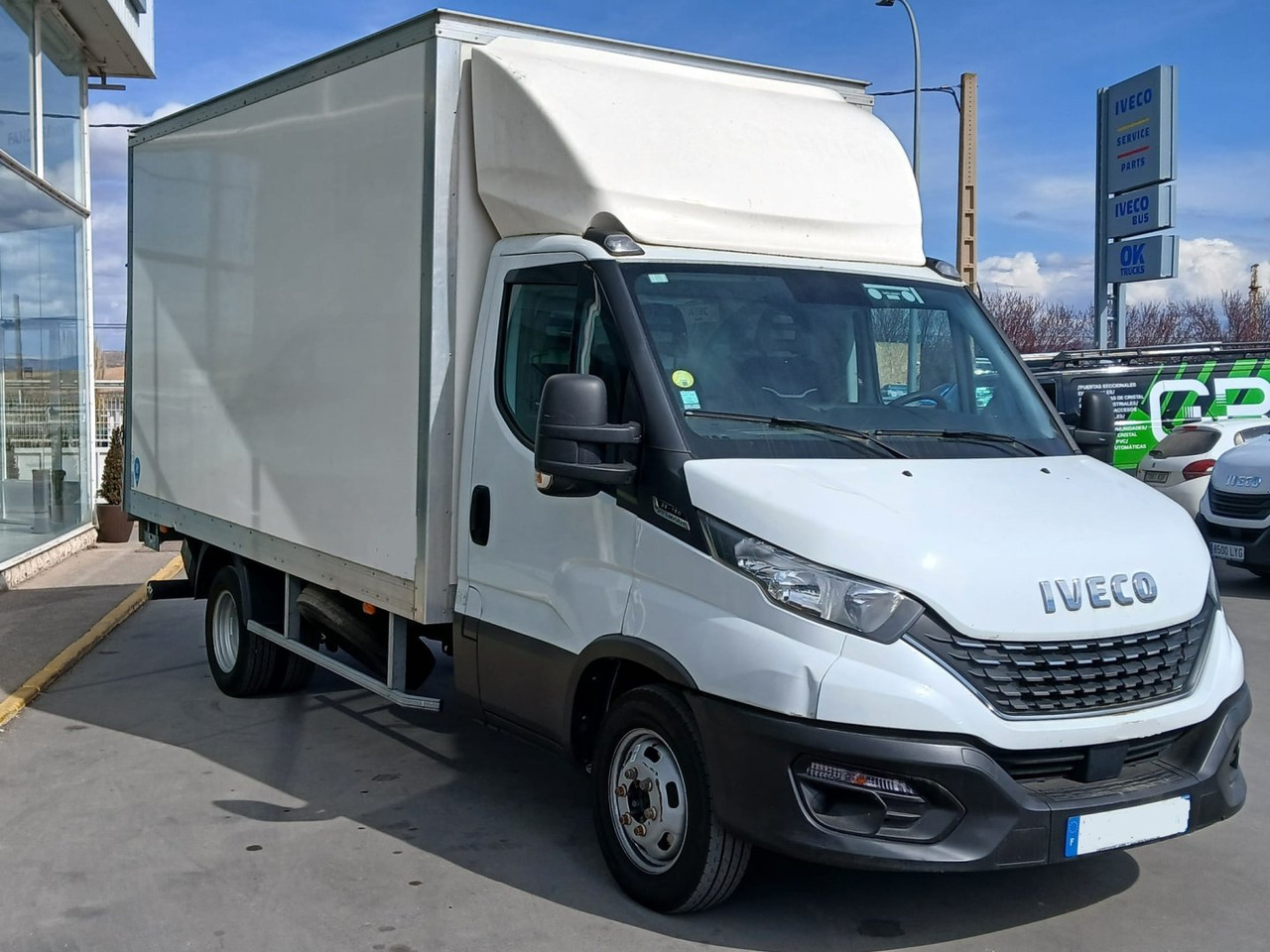 Caja cerrada con plataforma elevadora IVECO 35C16 20m3 - Closed box van: picture 3 Caja cerrada con plataforma elevadora IVECO 35C16 20m3 - Closed box van: picture 3