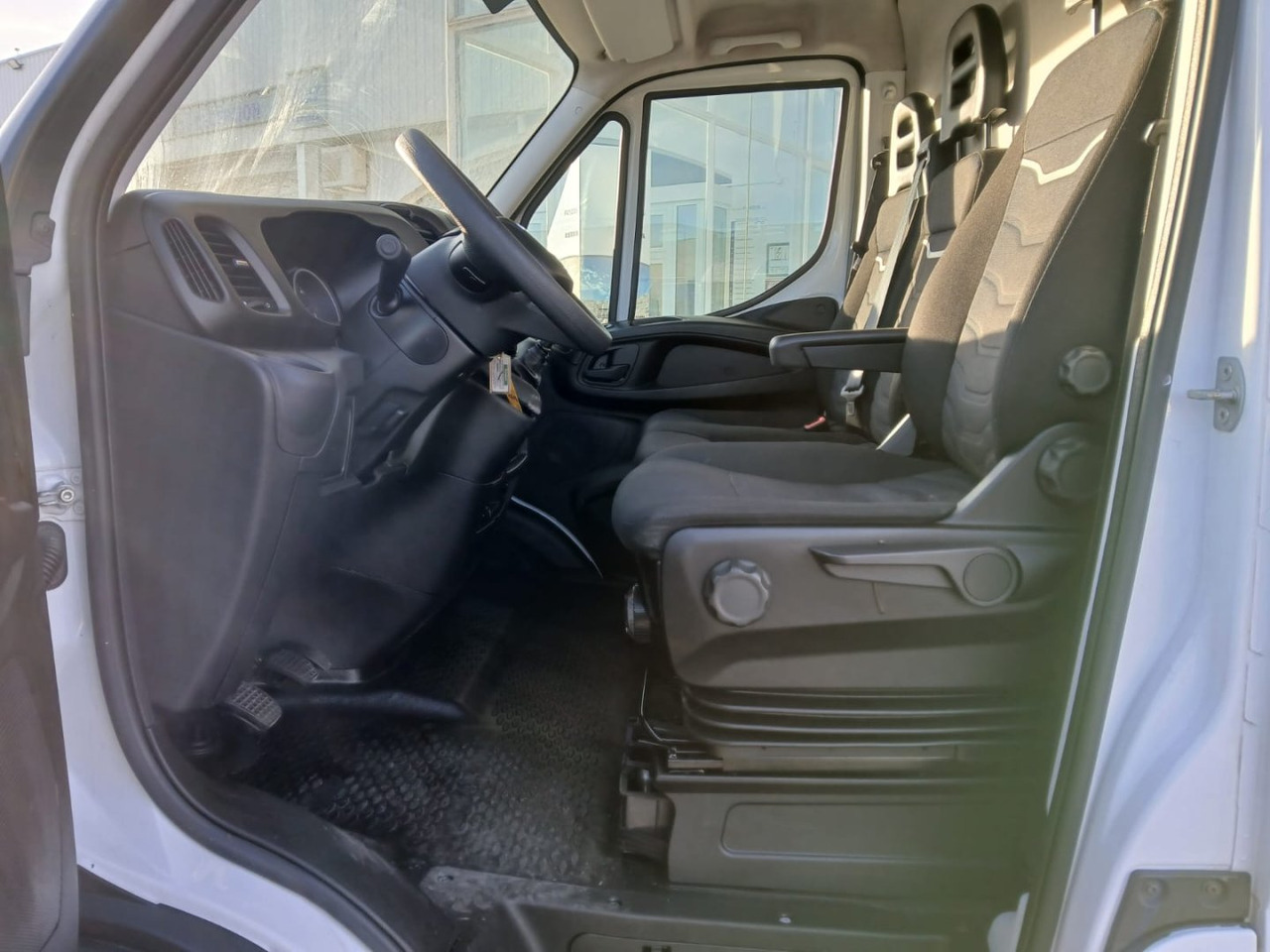 Furgón IVECO 35S14 12m3 - Panel van: picture 5 Furgón IVECO 35S14 12m3 - Panel van: picture 5