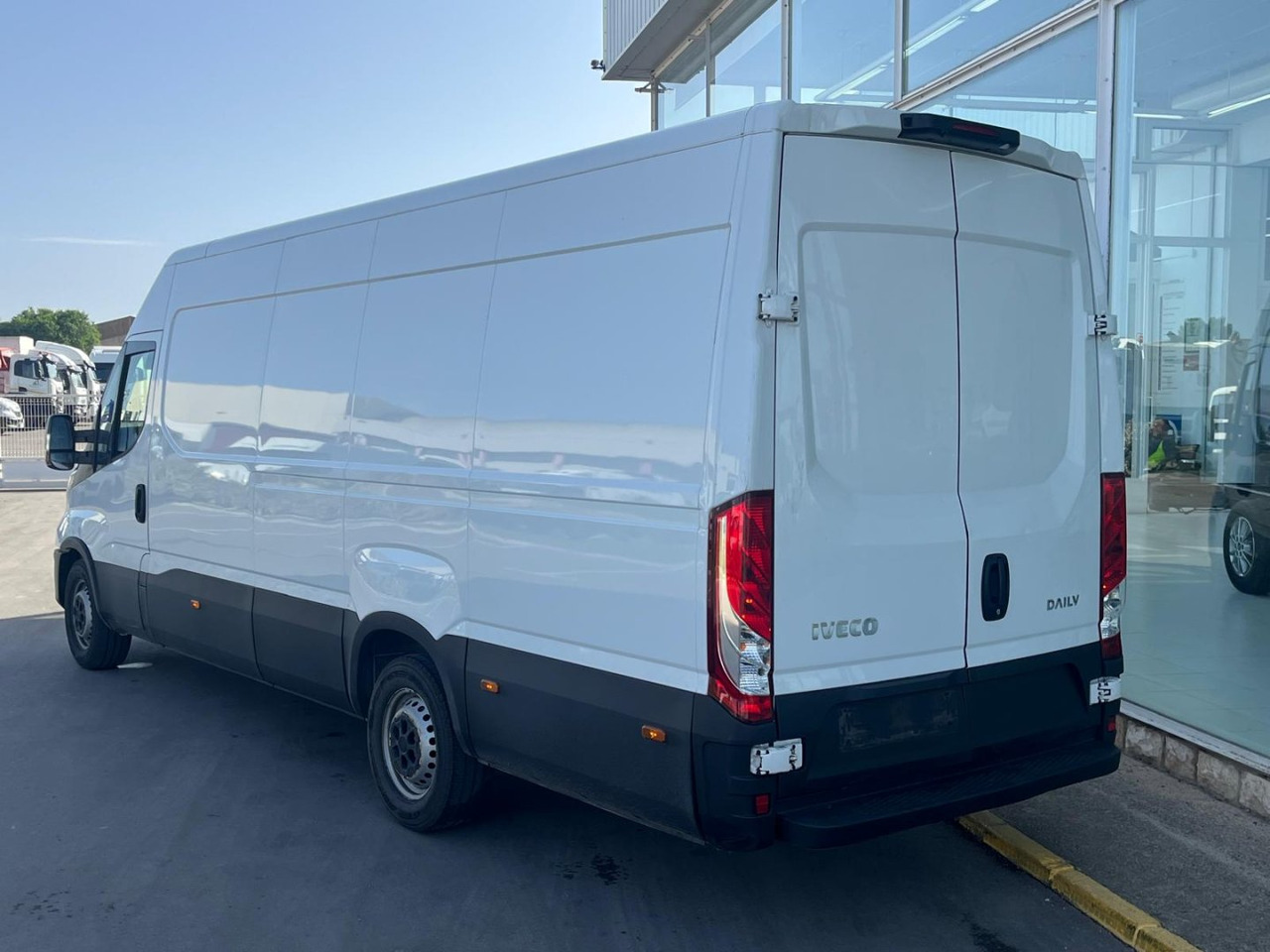 Furgón IVECO 35S14 16m3 Hi-matic - Panel van: picture 4 Furgón IVECO 35S14 16m3 Hi-matic - Panel van: picture 4