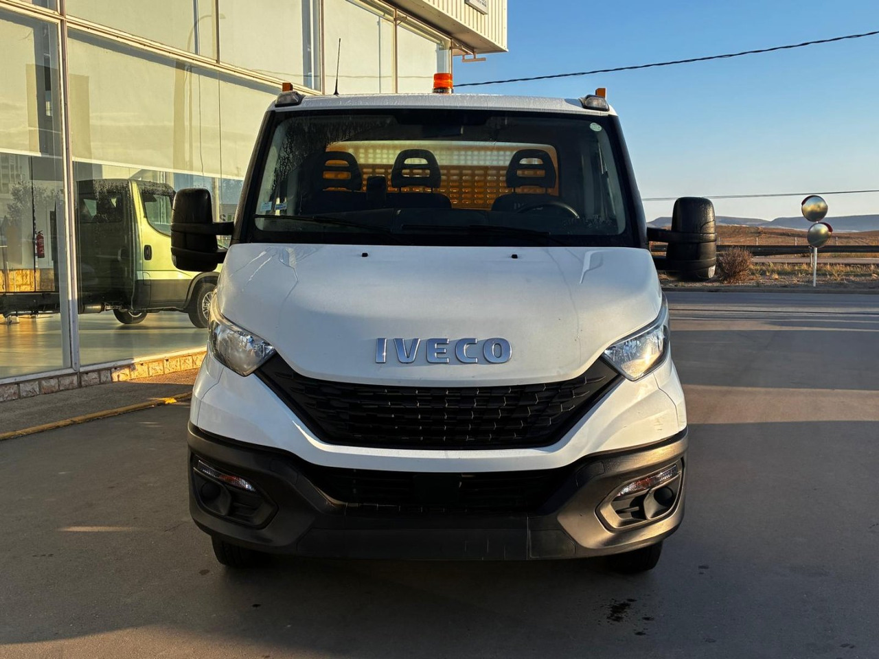 Volquete/Dumper IVECO 35C14 CAJA BASCULANTE - Tipper van: picture 2 Volquete/Dumper IVECO 35C14 CAJA BASCULANTE - Tipper van: picture 2