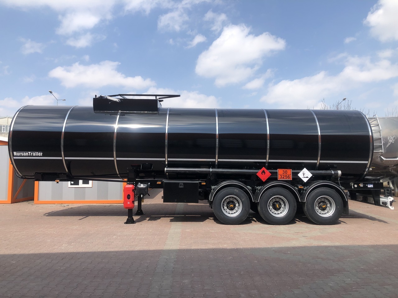 NURSAN ASPHALT INSULATED BITUMEN TANKER - Tanker semi-trailer: picture 1 NURSAN ASPHALT INSULATED BITUMEN TANKER - Tanker semi-trailer: picture 1