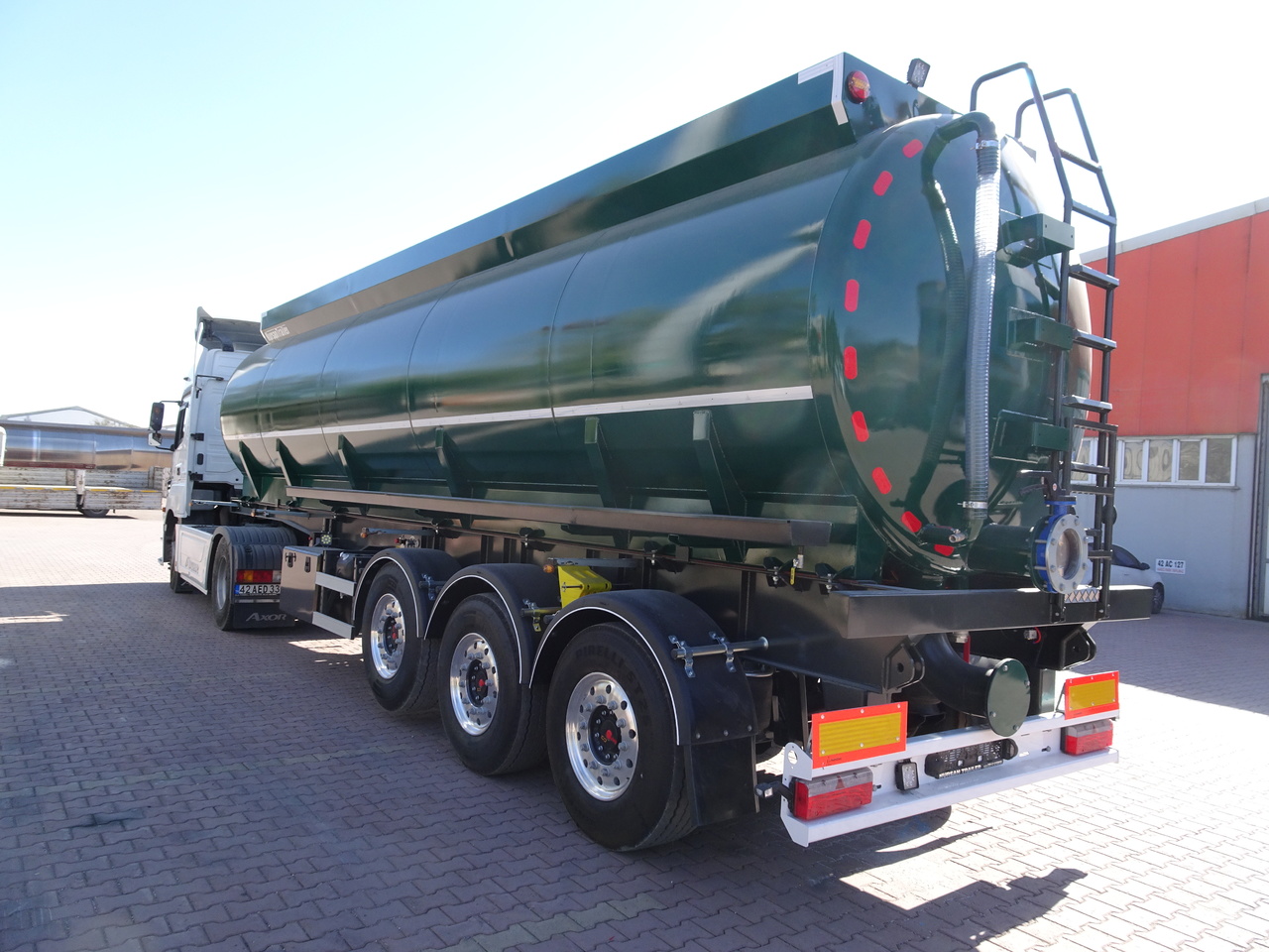 NURSAN Slurry Tanker - Tanker semi-trailer: picture 2 NURSAN Slurry Tanker - Tanker semi-trailer: picture 2