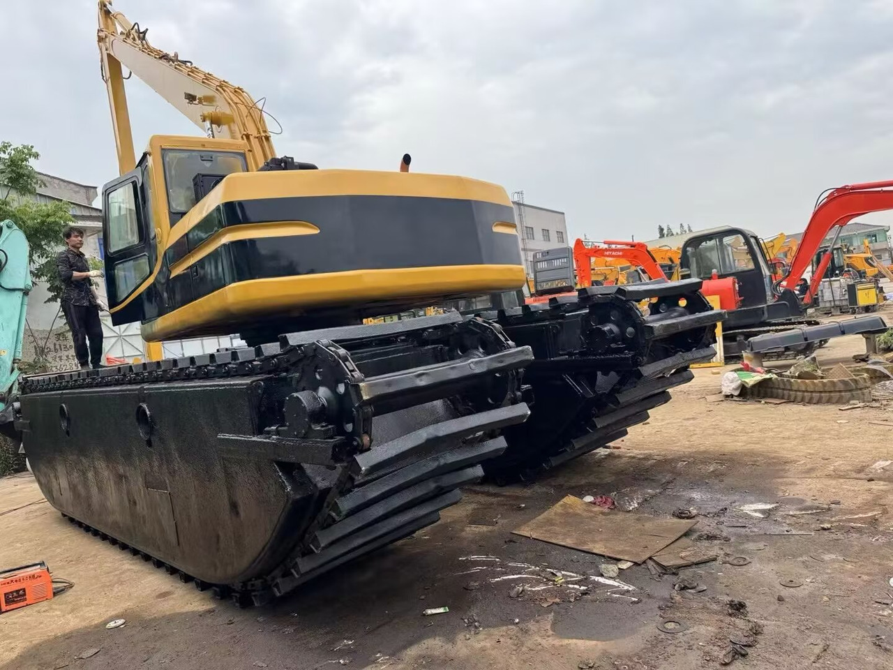 CAT 320 BL dredger 320 CL dredge - Amphibious excavator: picture 1 CAT 320 BL dredger 320 CL dredge - Amphibious excavator: picture 1
