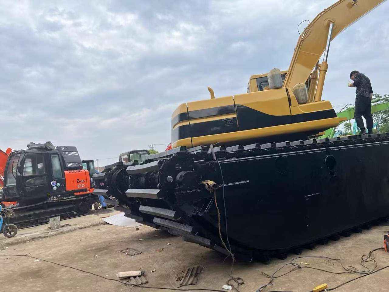 CAT 320 BL dredger 320 CL dredge - Amphibious excavator: picture 3 CAT 320 BL dredger 320 CL dredge - Amphibious excavator: picture 3
