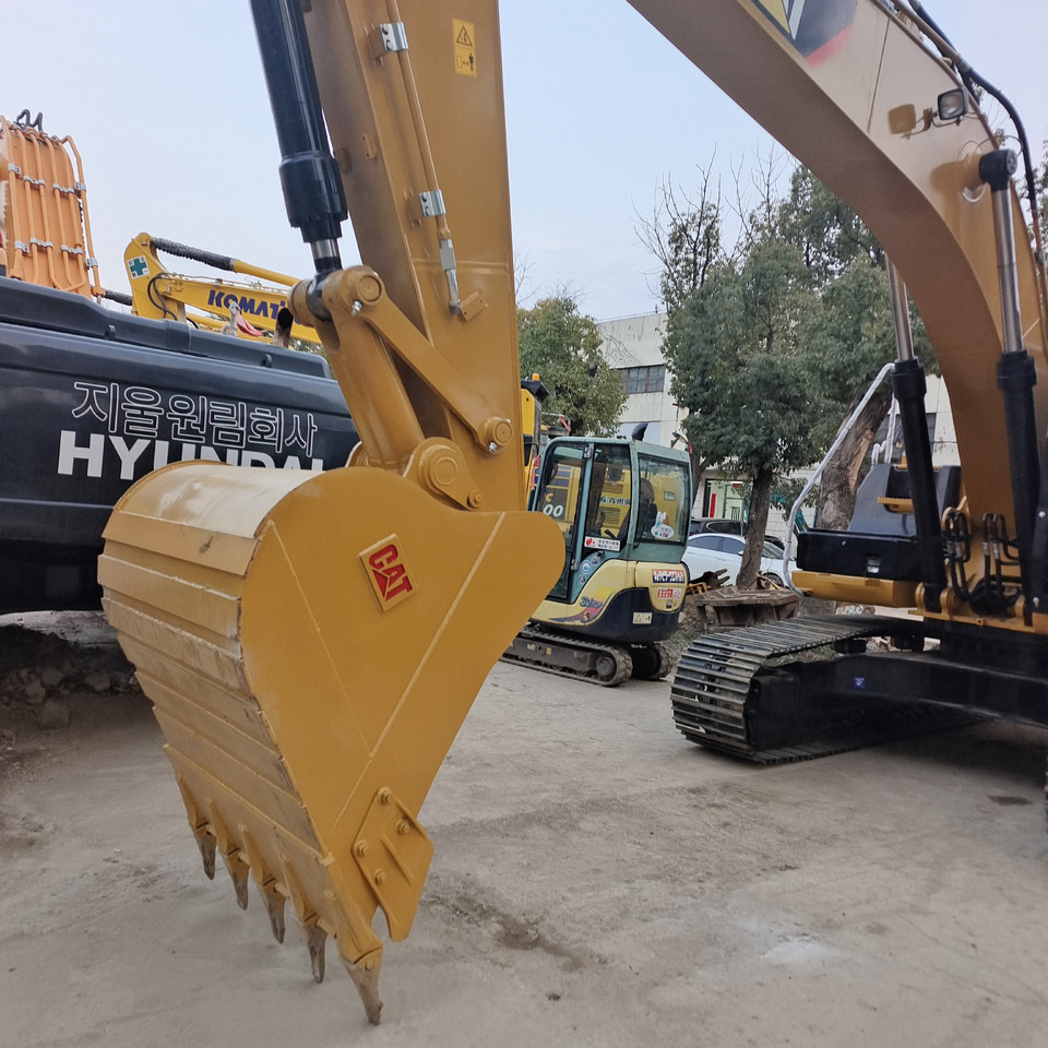 CAT 330D2L - Crawler excavator: picture 2 CAT 330D2L - Crawler excavator: picture 2