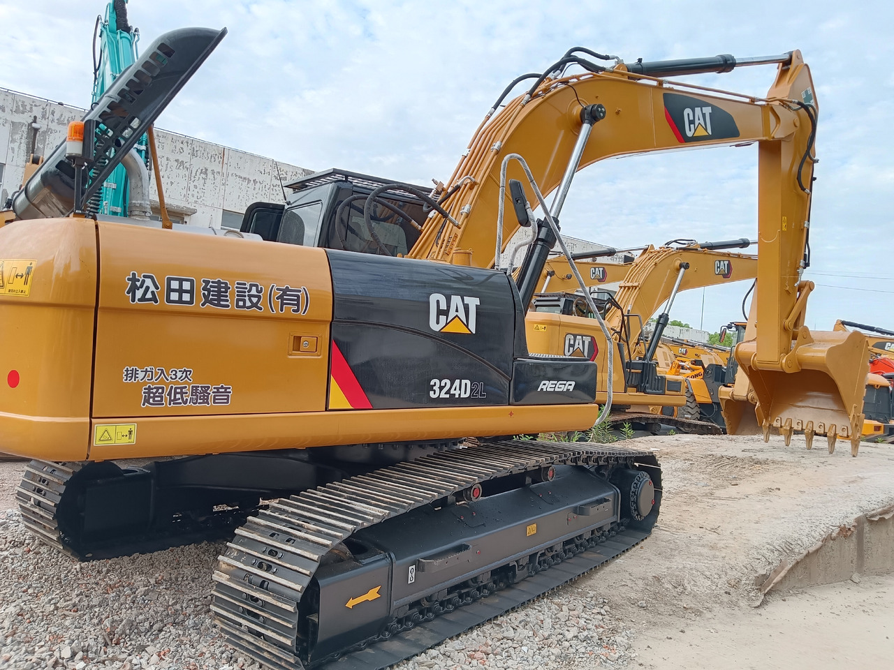 CATERPILLAR 324DL 330D2L - Crawler excavator: picture 1 CATERPILLAR 324DL 330D2L - Crawler excavator: picture 1
