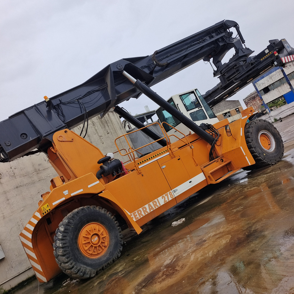CVS FERRARI 278 Ferrari F 278.6 - Reach stacker: picture 1 CVS FERRARI 278 Ferrari F 278.6 - Reach stacker: picture 1
