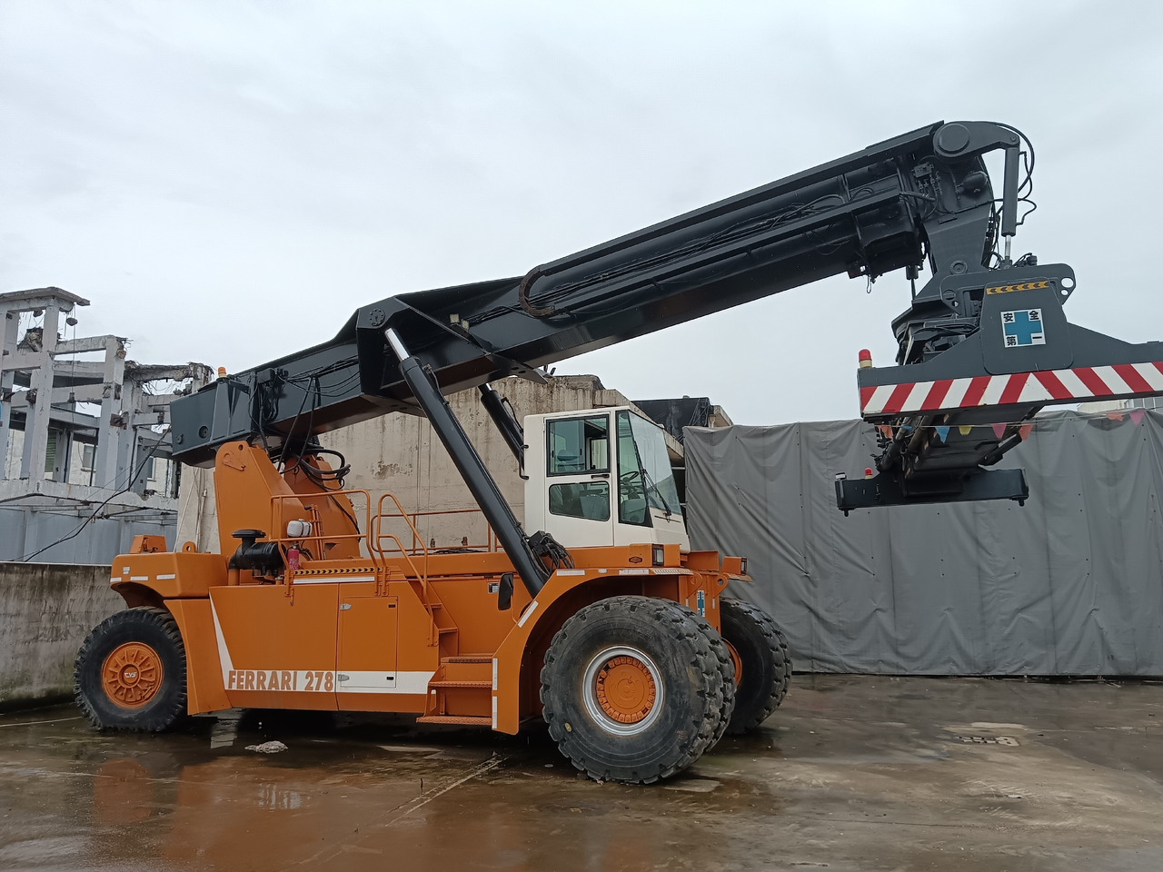 CVS FERRARRI F278.6 Ferrarri 278 - Reach stacker: picture 2 CVS FERRARRI F278.6 Ferrarri 278 - Reach stacker: picture 2