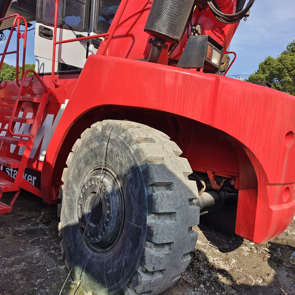 FANTUZZI CS 45 KMHD 45 TON CONTAINER REACH CRANE - Reach stacker: picture 5 FANTUZZI CS 45 KMHD 45 TON CONTAINER REACH CRANE - Reach stacker: picture 5