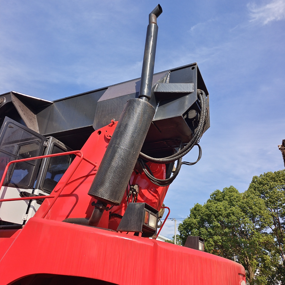 FANTUZZI CS 45 KMHD 45 TON CONTAINER REACH CRANE - Reach stacker: picture 5 FANTUZZI CS 45 KMHD 45 TON CONTAINER REACH CRANE - Reach stacker: picture 5