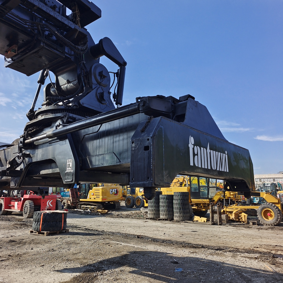 Reach stacker FANTUZZI CS45KMHD: picture 12